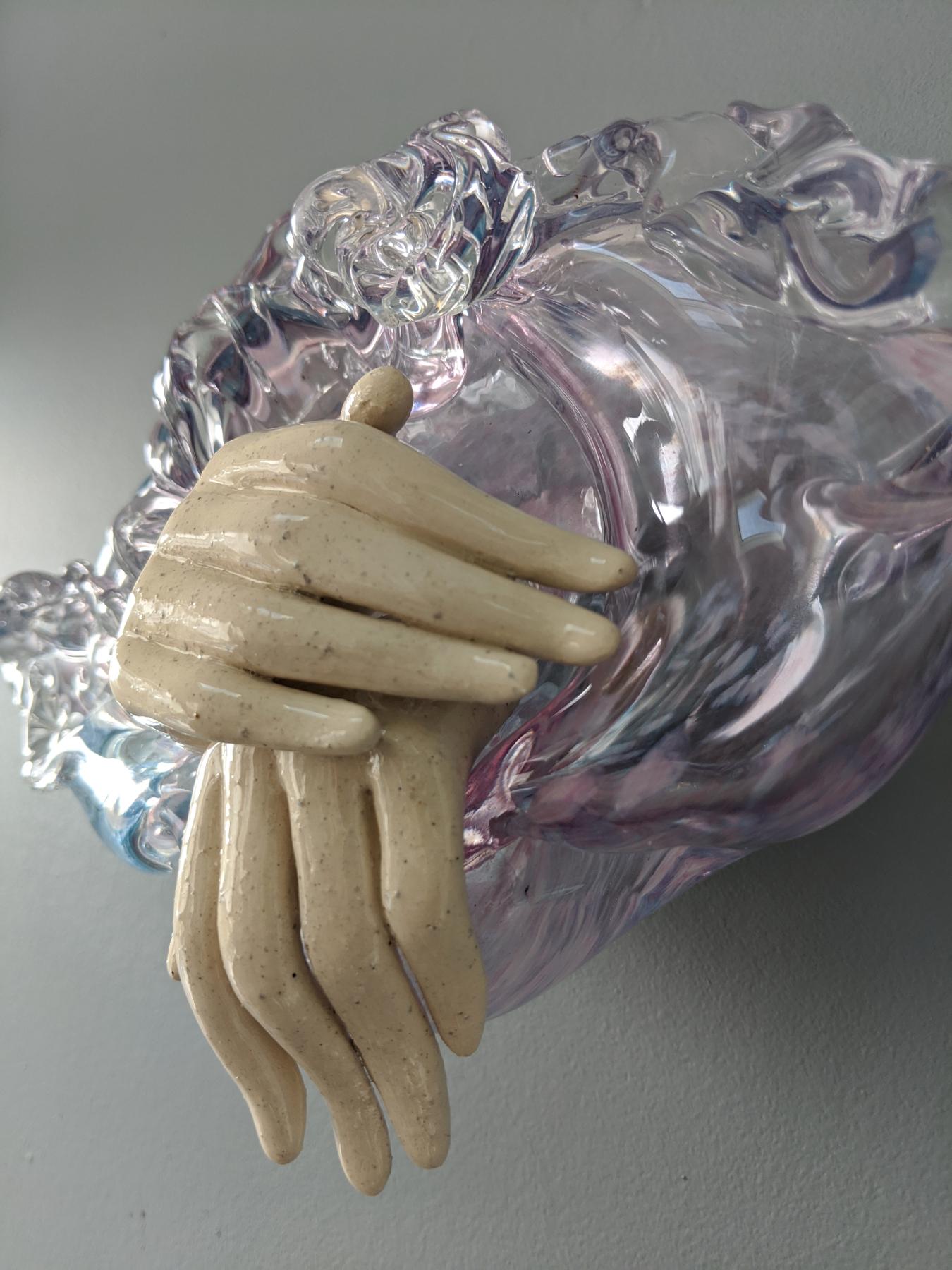 « Solace », contemporain, porcelaine, verre, aiguilles, nuage, violet, sculpture - Contemporain Sculpture par Natasha Dikareva