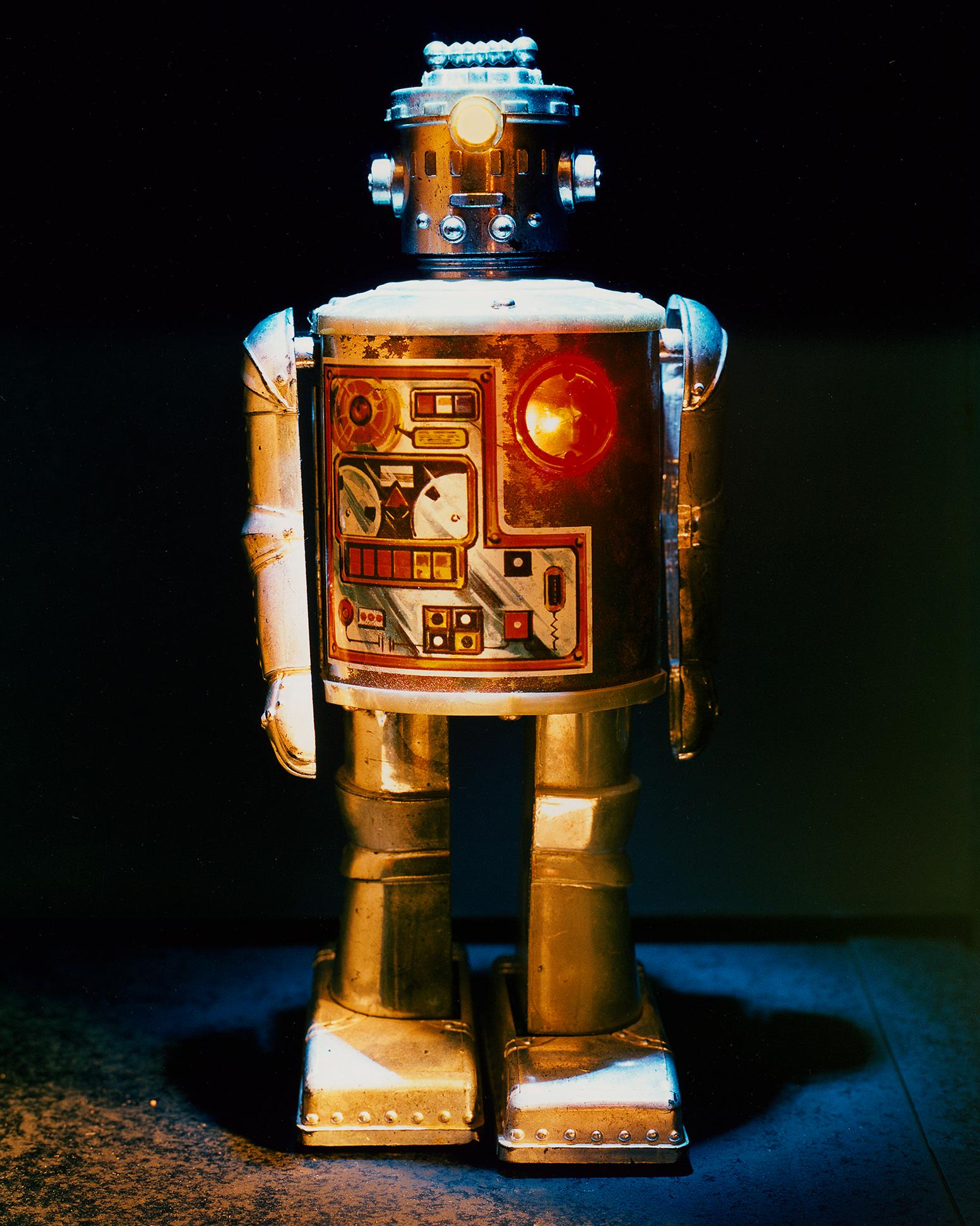 Darth Bot und Cyclops Robots - Pop Art Farbfotografie (Pop-Art), Photograph, von Natasha Heidler
