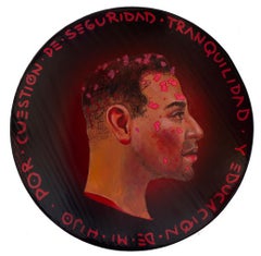 Fond noir et rouge. Portrait de profil latéral d'un homme latin Monnaie #187