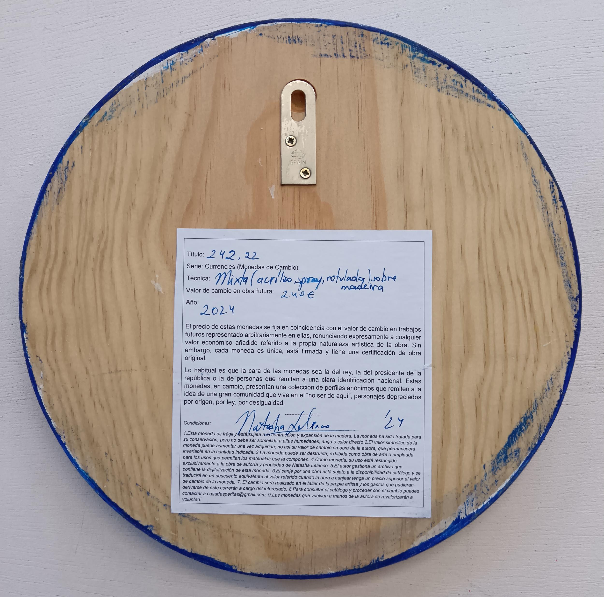 Retrato de Mujer con Cara Azul y Amarilla sobre Moneda de Madera. Ruso. 