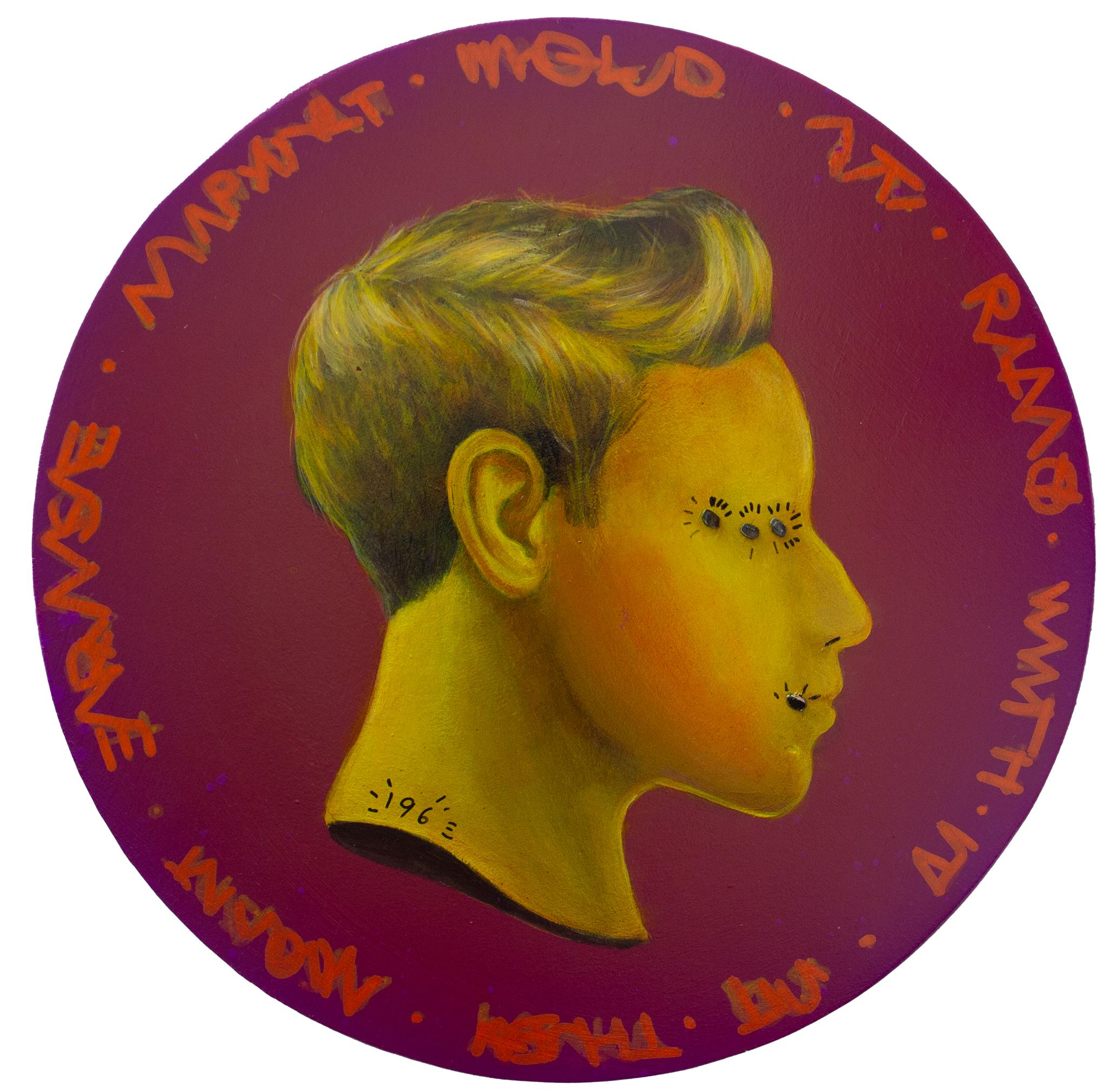 Figurative Painting di Natasha Lelenco - Ritratto queer con iscrizione illeggibile e sfondo viola. Valuta #231