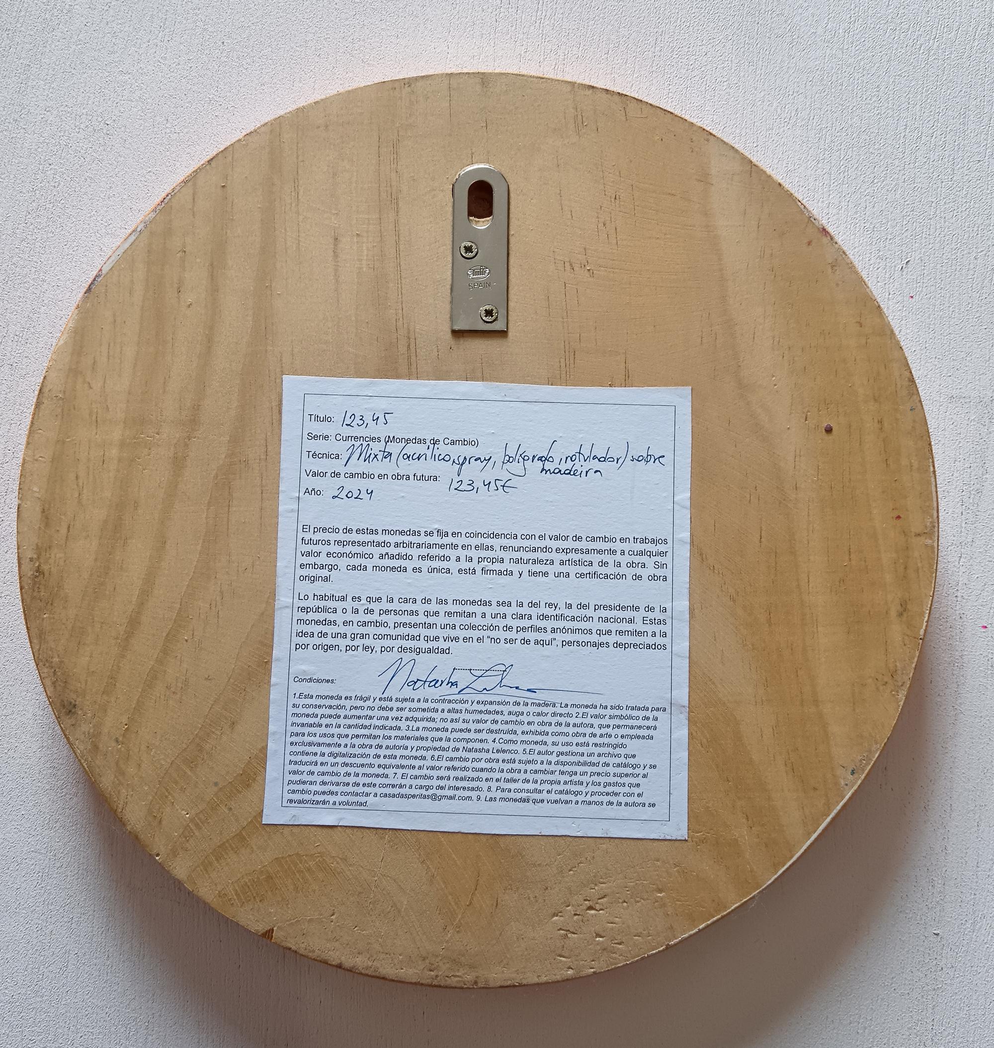 This sculptural painting by Natasha Lelenco, created on a wooden circle with a thickness of two centimeters and a diameter of 26 centimeters, is one of the recent works from the Currency Exchange series. In this case, the piece, rendered in vibrant