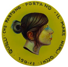Portrait circulaire contemporain sur fond jaune - "Currency #258", texte en italien