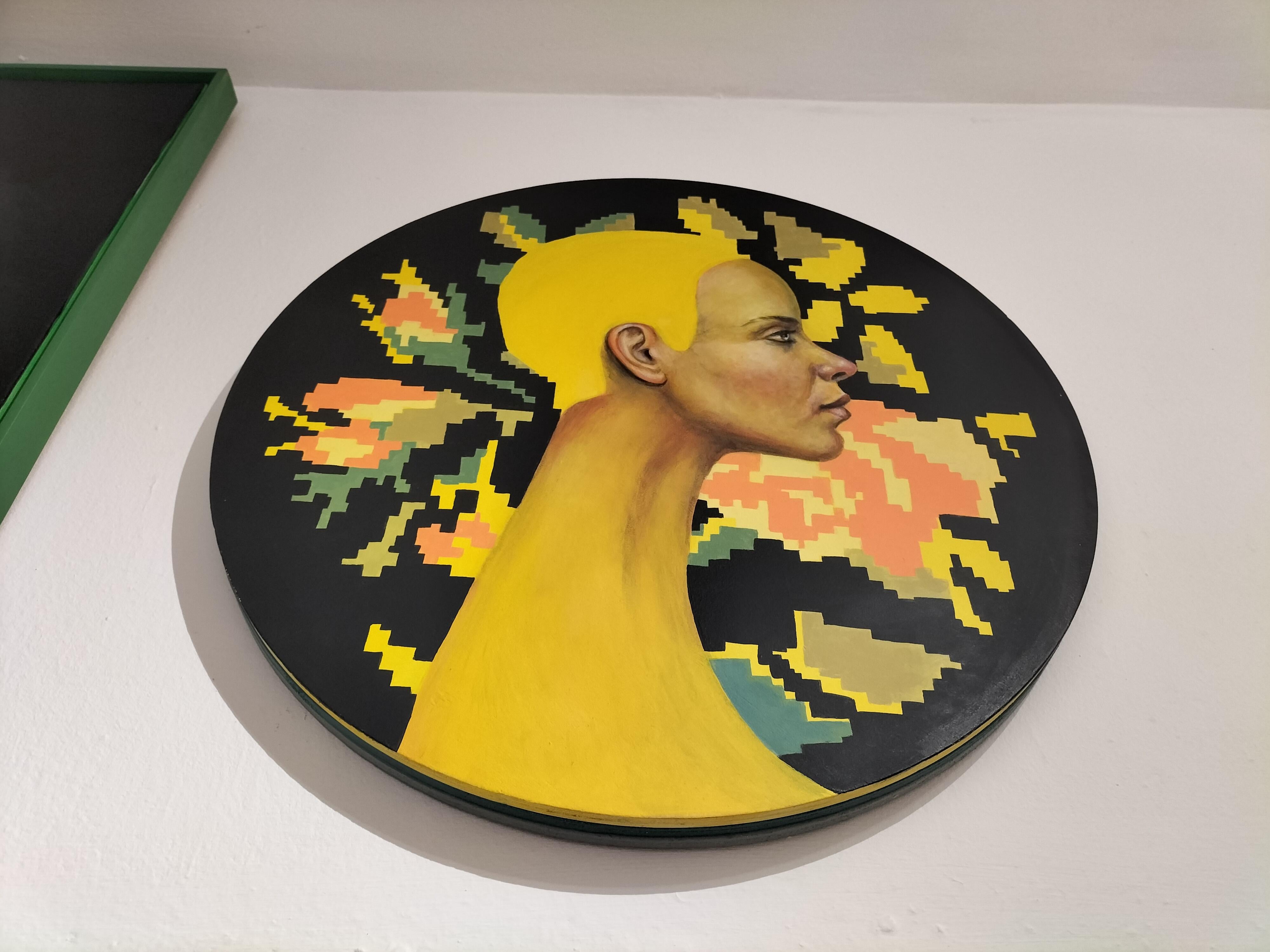 Perfil Femenino Tondo con Fondo Floral Píxel Amarillo. 