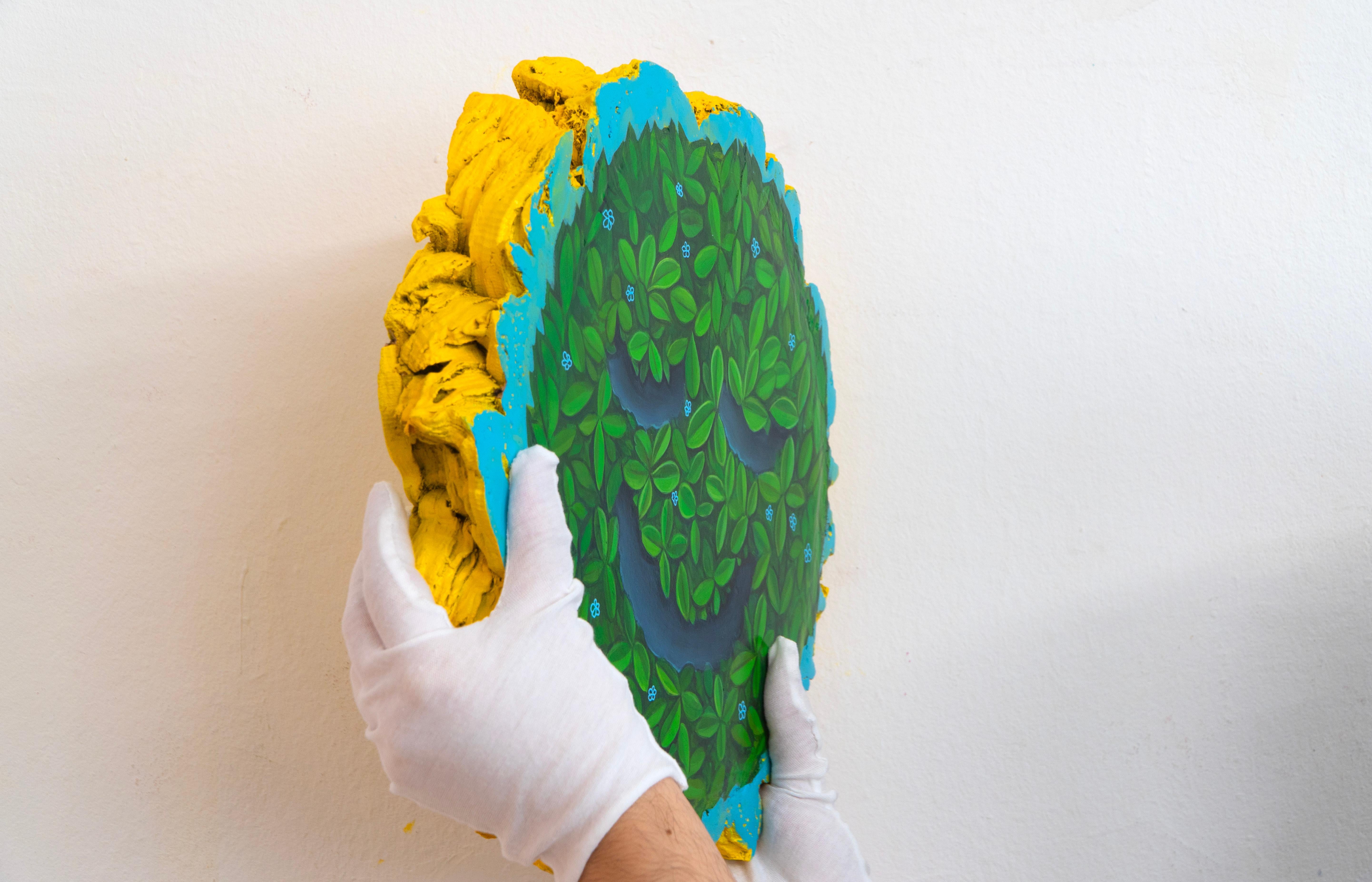 Biofilia Verde. Pintura escultórica sobre corcho natural Tondo. Arte de Emoticonos de Hoja en venta 2