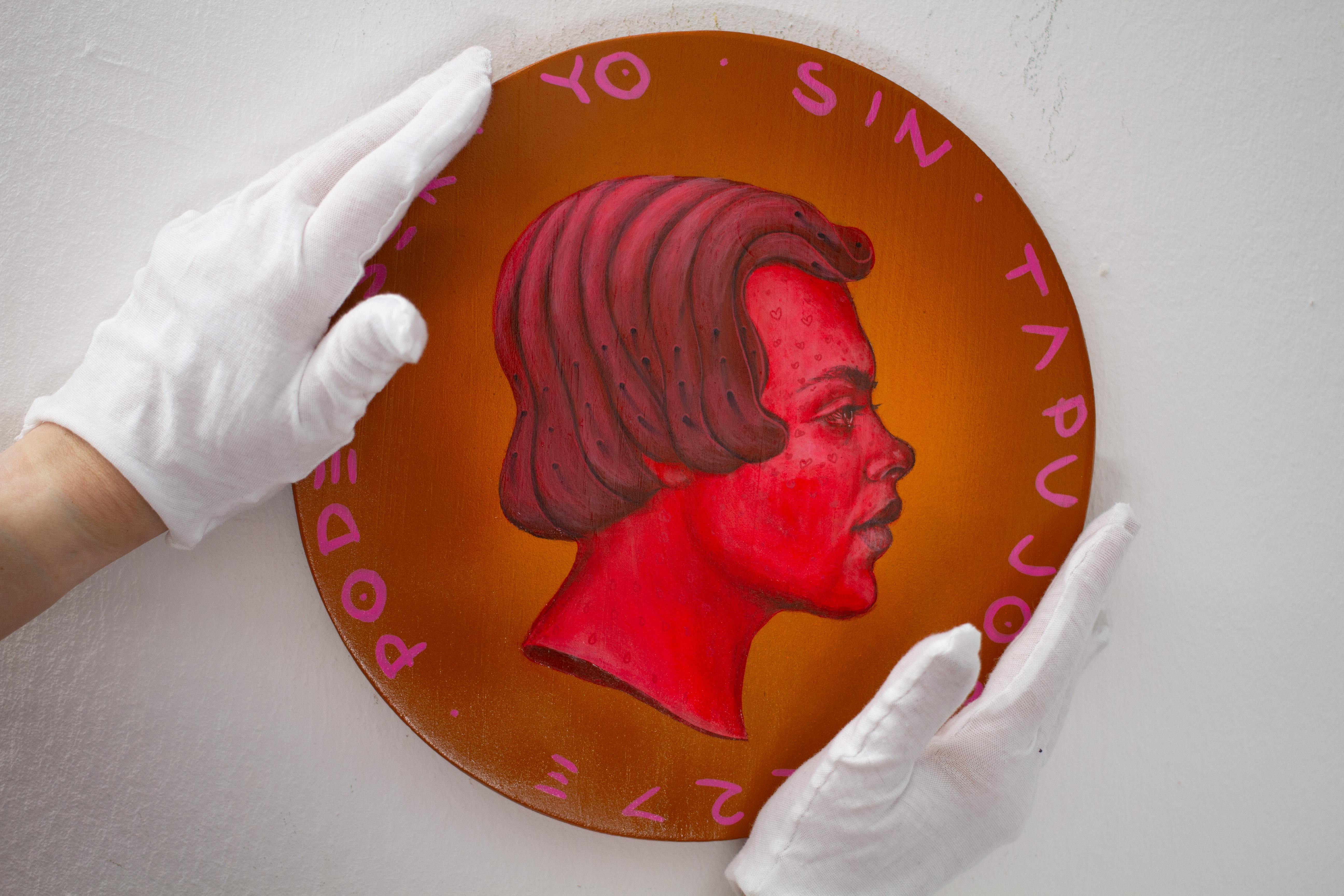 Ritratto di dichiarazione di migranti LGBTQ+ in toni rossi. Valuta #220, Pittura circolare - Mixed Media Art Pop Art di Natasha Lelenco