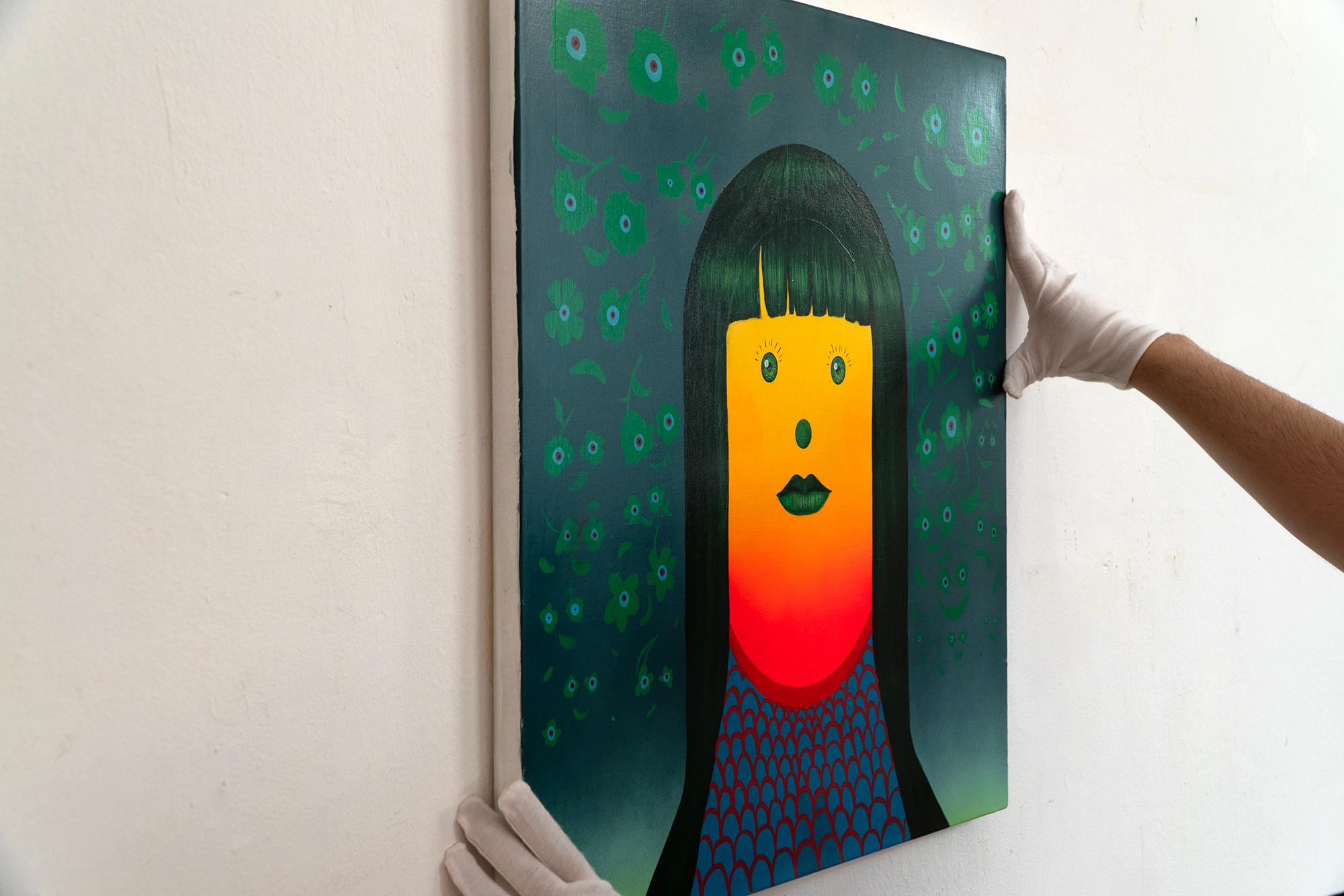 Retrato amarillo y rojo con pelo verde - Pintura acrílica surrealista pop, 2024 en venta 5