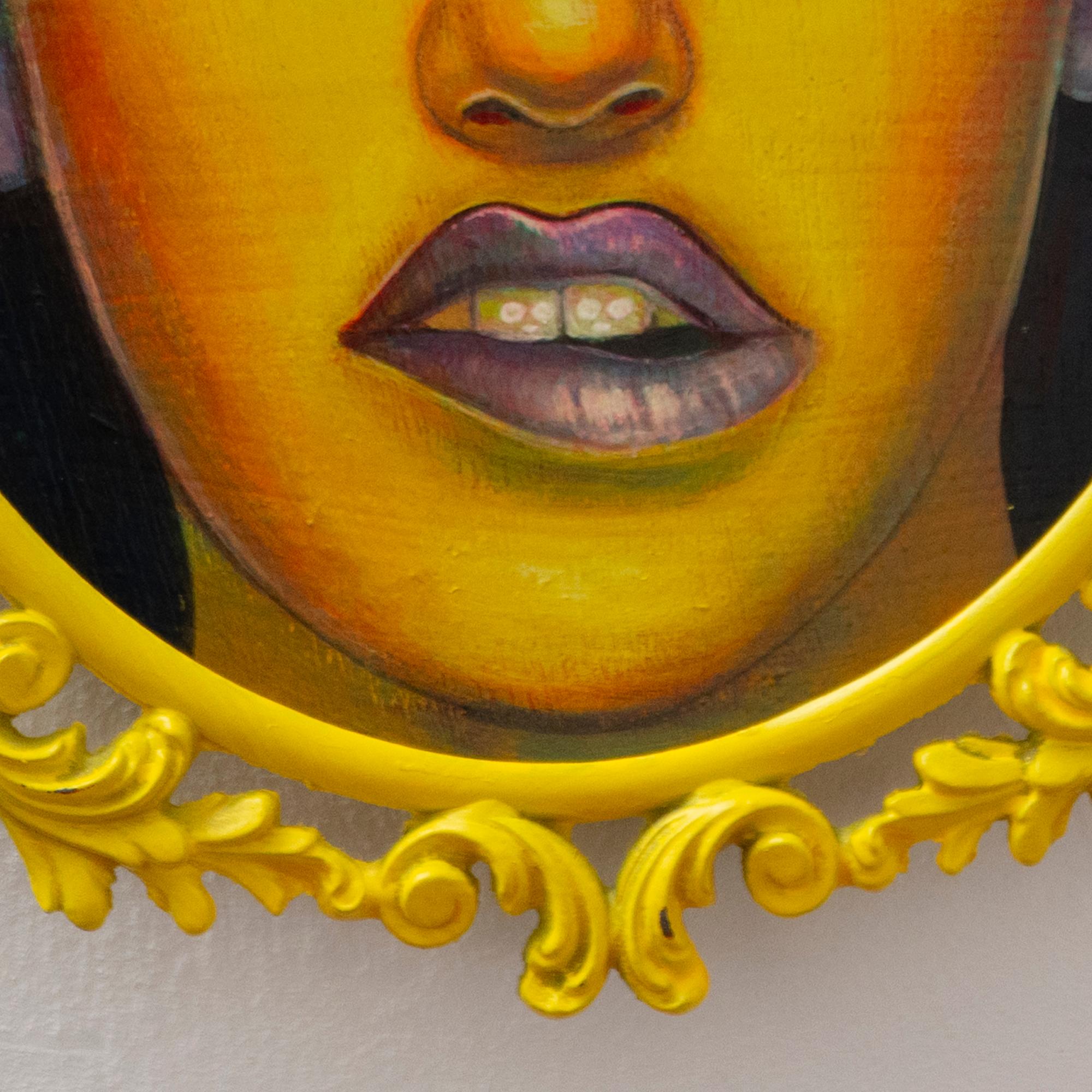 Portrait en acrylique et spray Emoji jaune avec cadre en métal jaune orné - Beige Figurative Painting par Natasha Lelenco