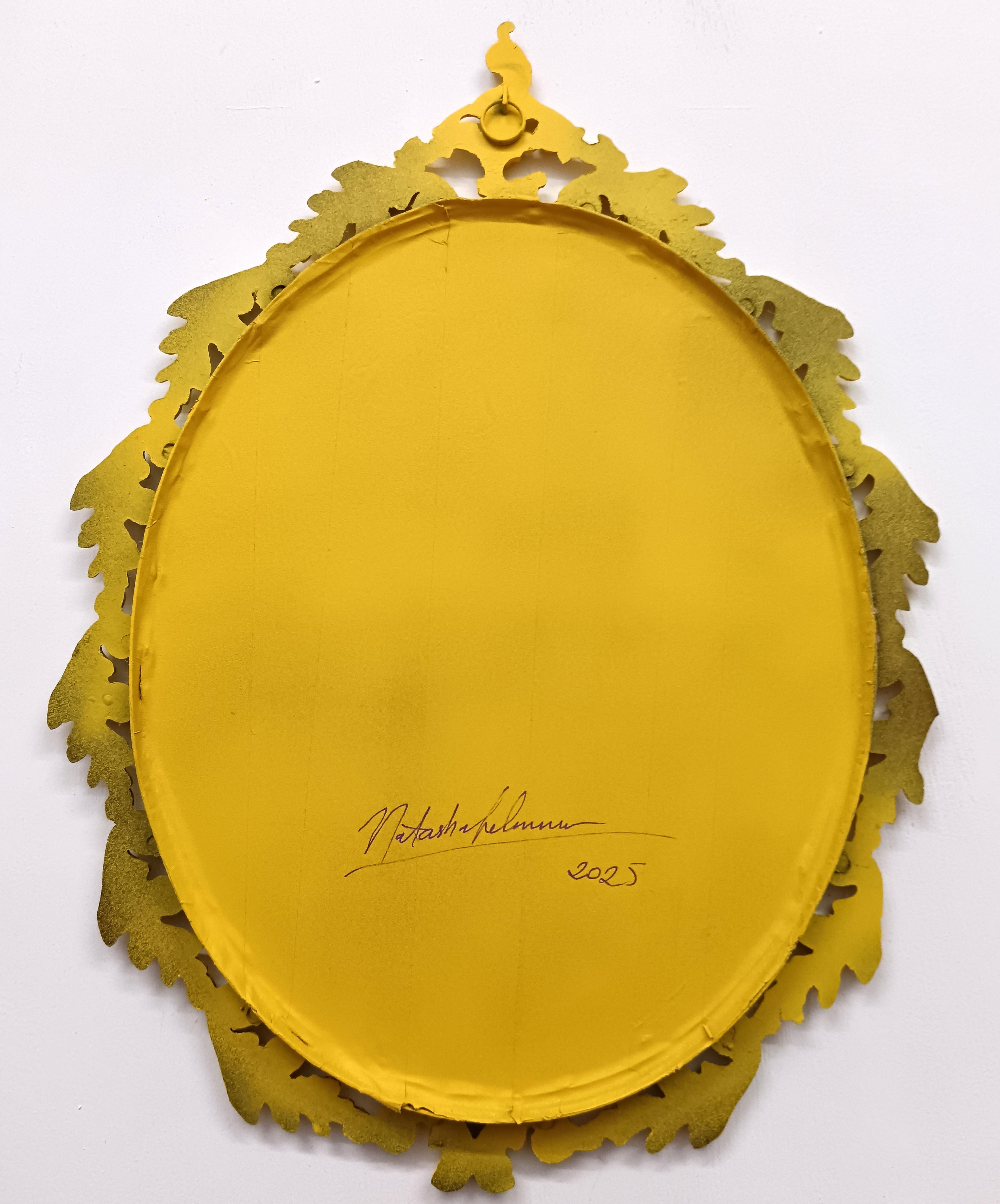 Portrait en acrylique et spray Emoji jaune avec cadre en métal jaune orné en vente 3