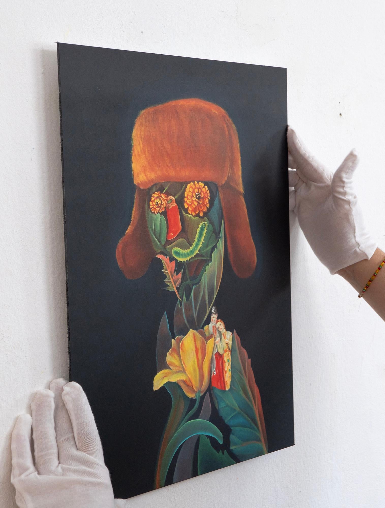 Retrato floral con sombrero de piel sobre fondo negro - Impresión en Dibond de edición limitada en venta 6