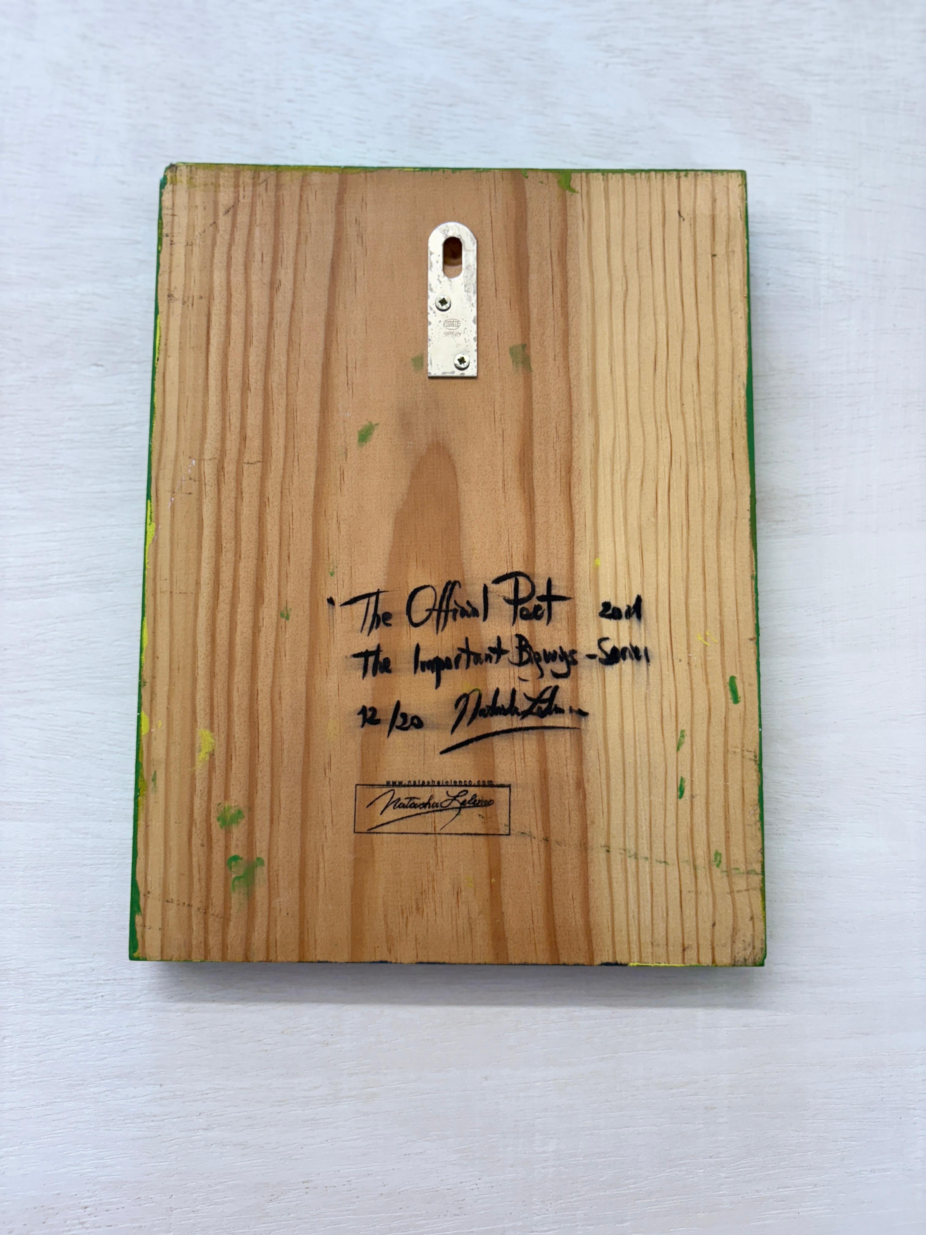 Official Poet 12/20 - Technique mixte sur Wood Wood, portrait figuratif satirique en vente 2