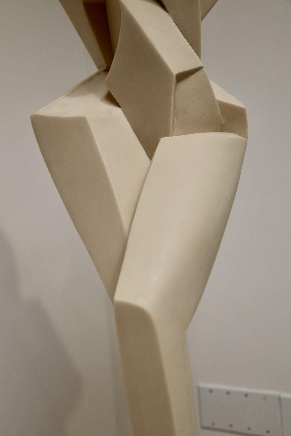 Aphrodite (Beige), Figurative Sculpture, von Natasha Sedaghat