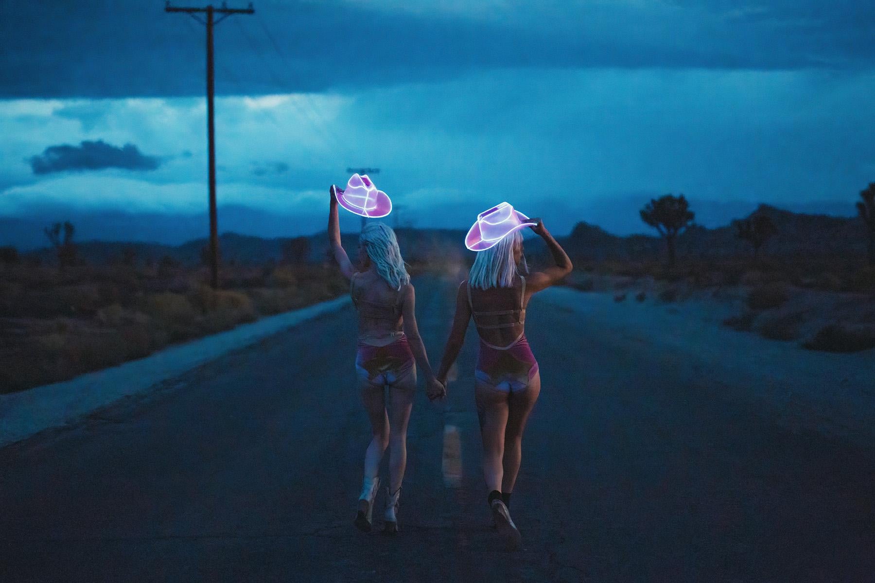 Natasha Wilson Color Photograph – Neon-Trumerei II
