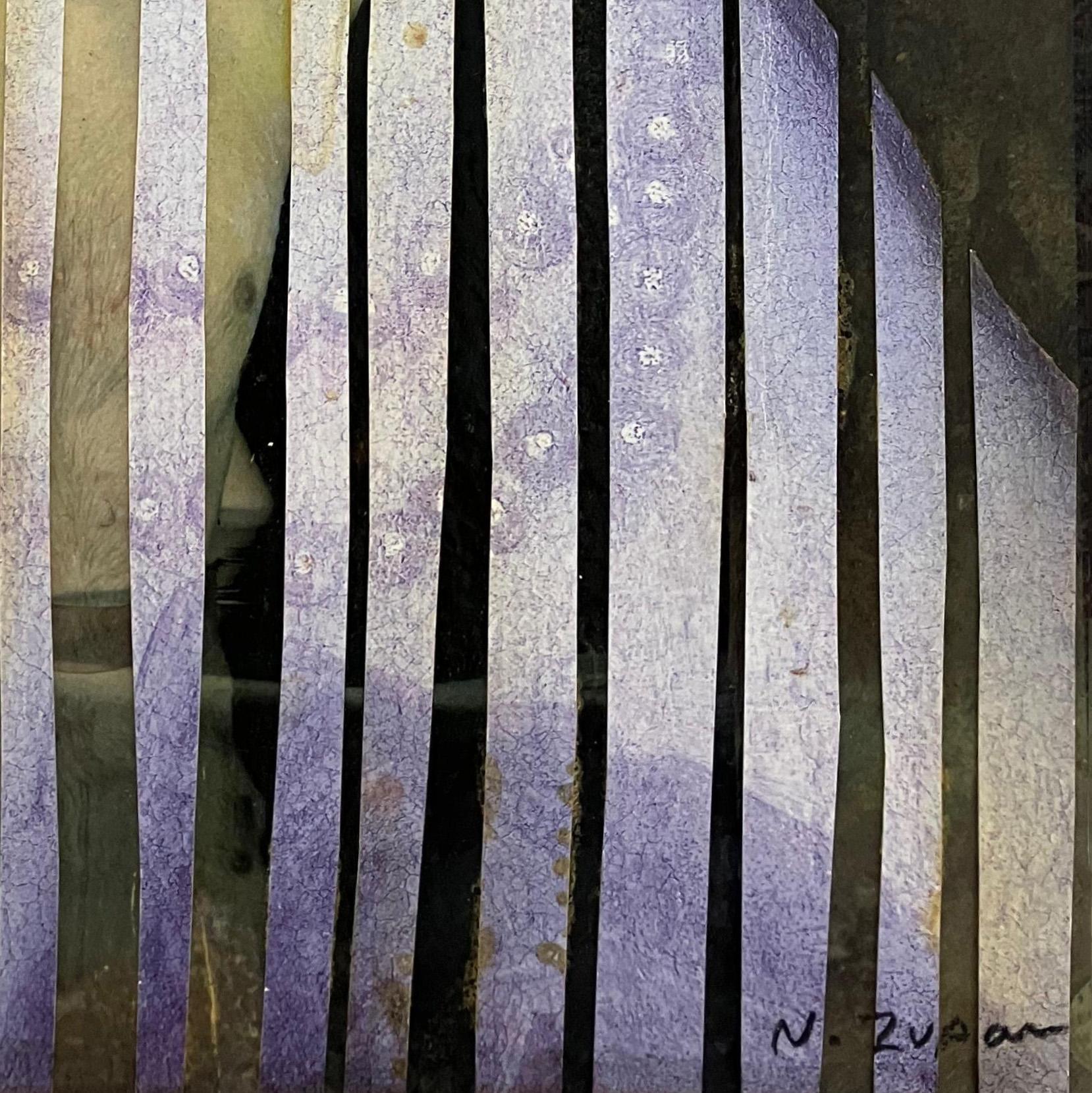 L'éternelle récurrence #15. Grande photographie en couleur à tirage limité - Gris Color Photograph par Natasha Zupan