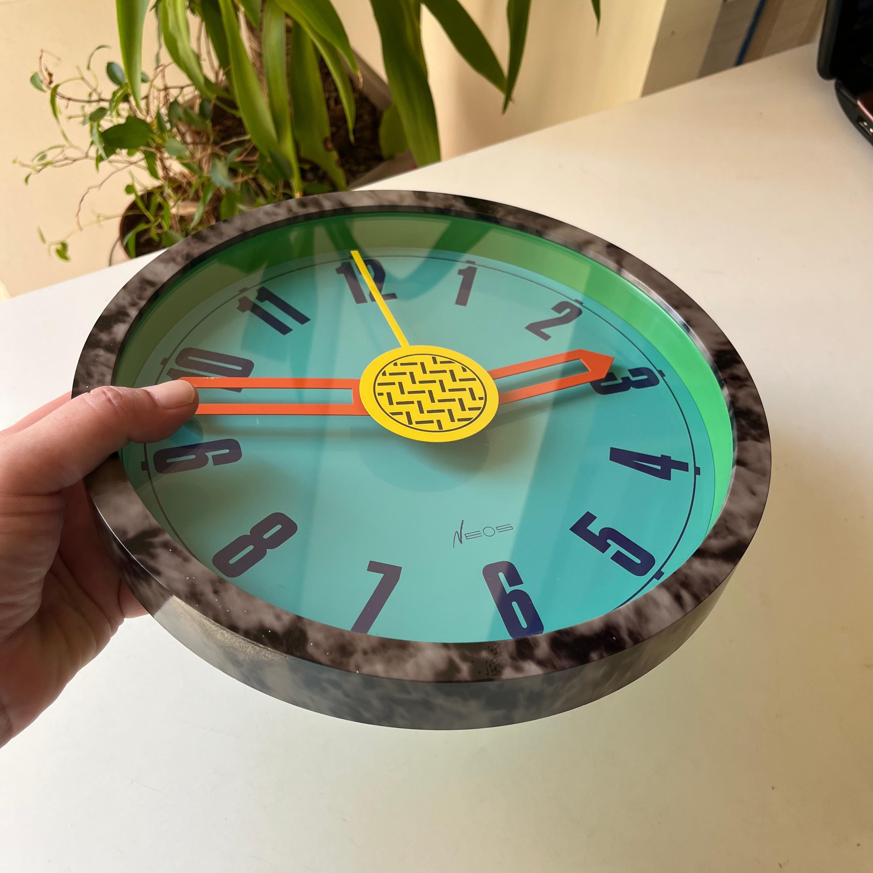 Nathalie du PASQUIER George SOWDEN Horloge murale vers 1986 Neos of Lorenz clock In Good Condition For Sale In PARIS, FR