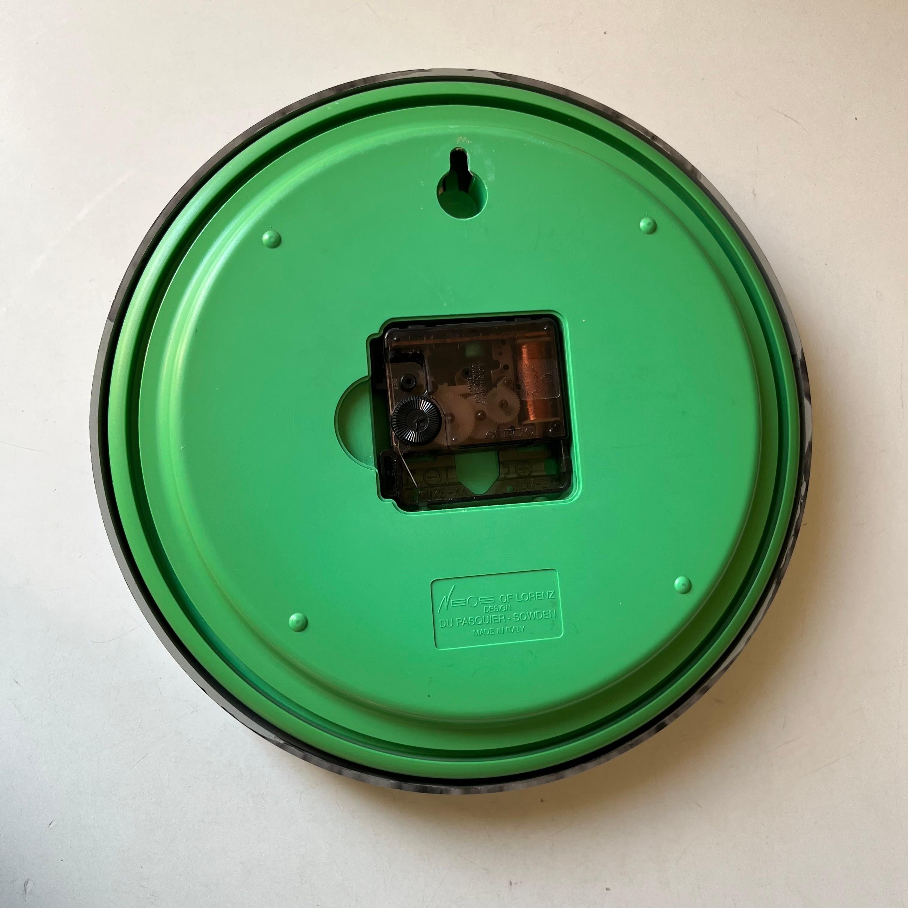 Plastic Nathalie du PASQUIER George SOWDEN Horloge murale vers 1986 Neos of Lorenz clock For Sale
