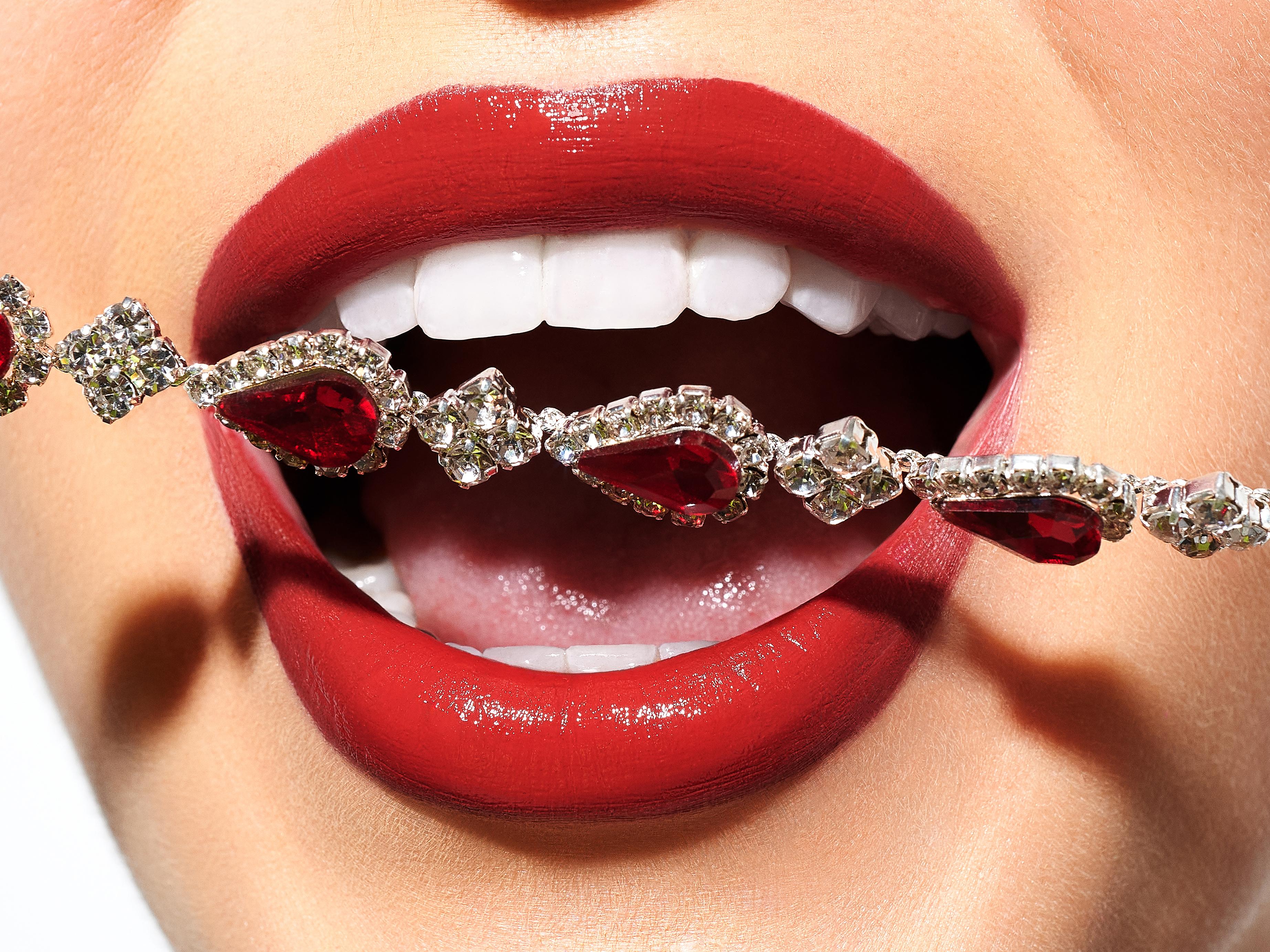 "Dynasty"  Druck auf Hahnemuhle-Fotopapier – Photograph von Nathalie Gordon