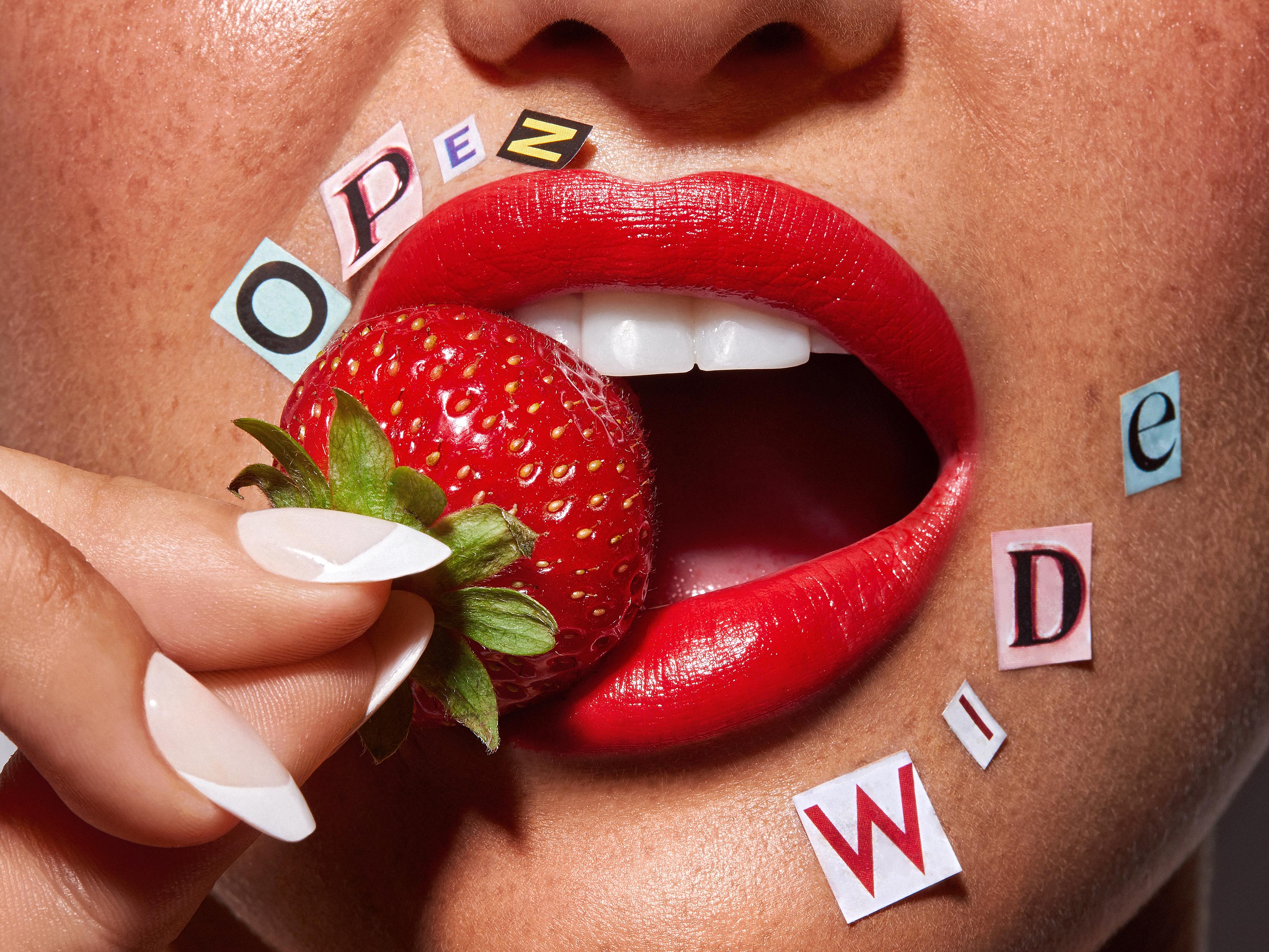 „Mind the Gap“  Druck auf Hahnemuhle-Fotopapier – Photograph von Nathalie Gordon