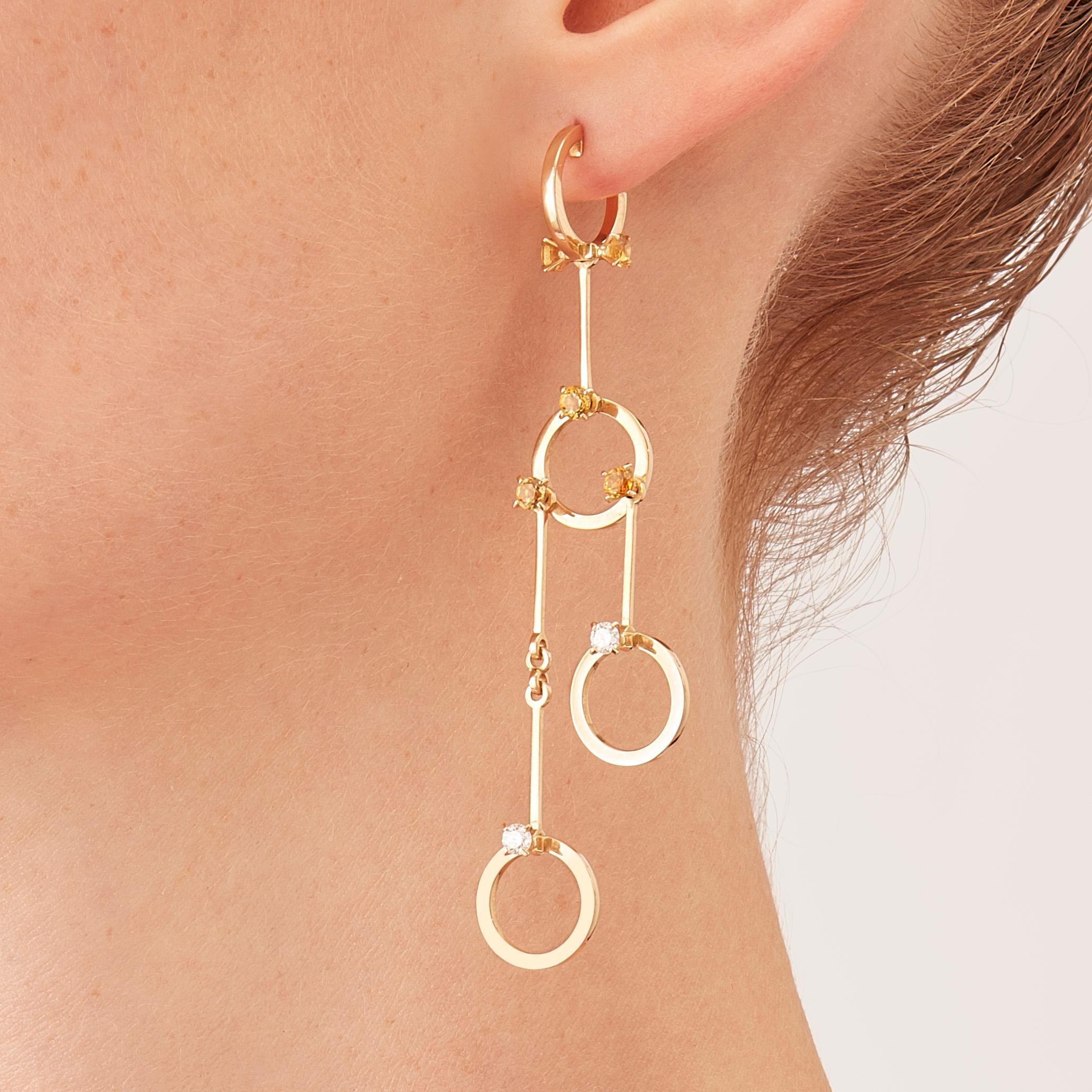 Made by hand in the Milanese atelier of Nathalie Jean, the limited edition Hoi An earrings are a graceful composition of articulated rings and bars in rosé gold, a warm, sophisticated color close to yellow gold. Miniature articulations are cleverly