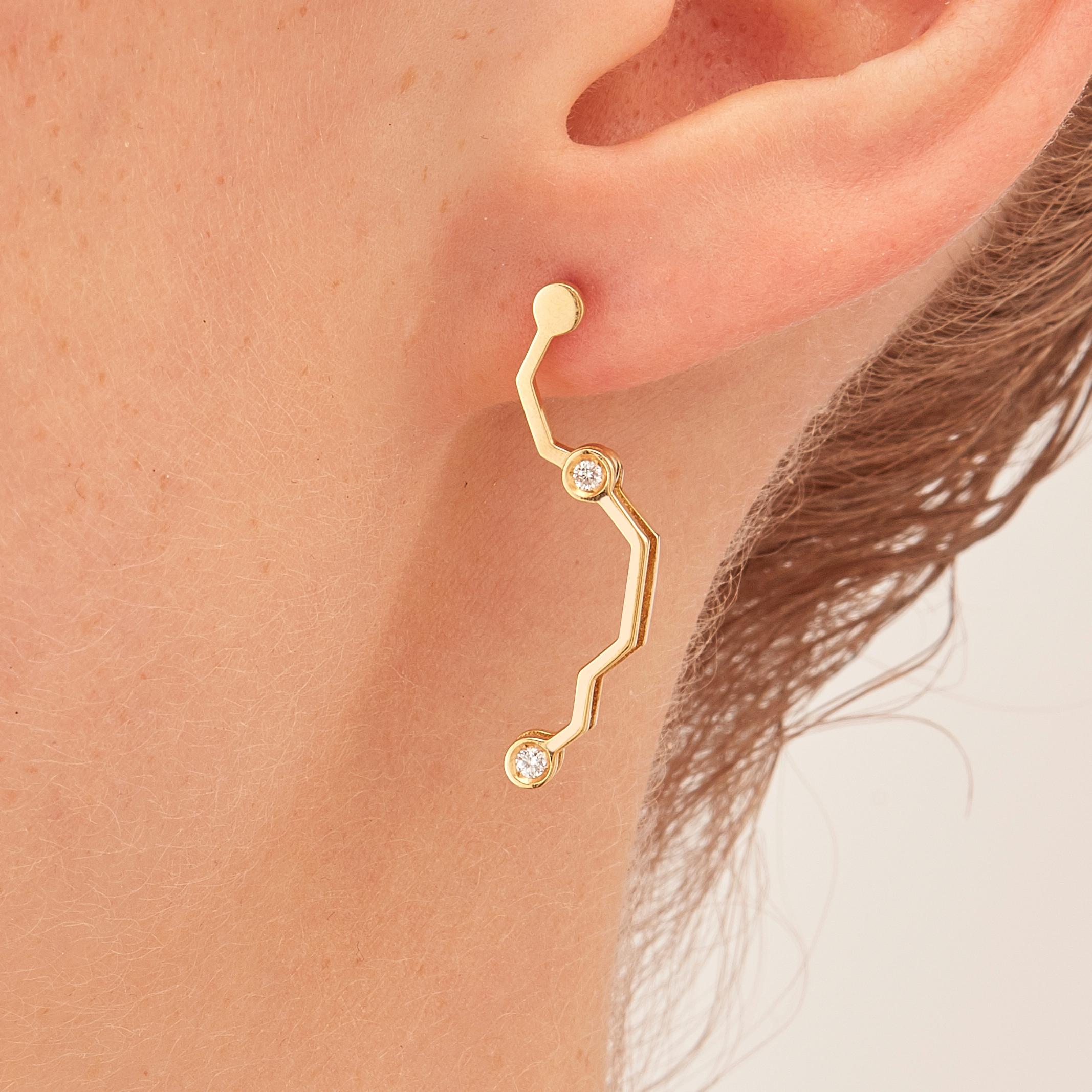 Contemporaneo Nathalie Jean Contemporary Orecchini a goccia in oro giallo 18k con diamante da 0,072 carati in vendita