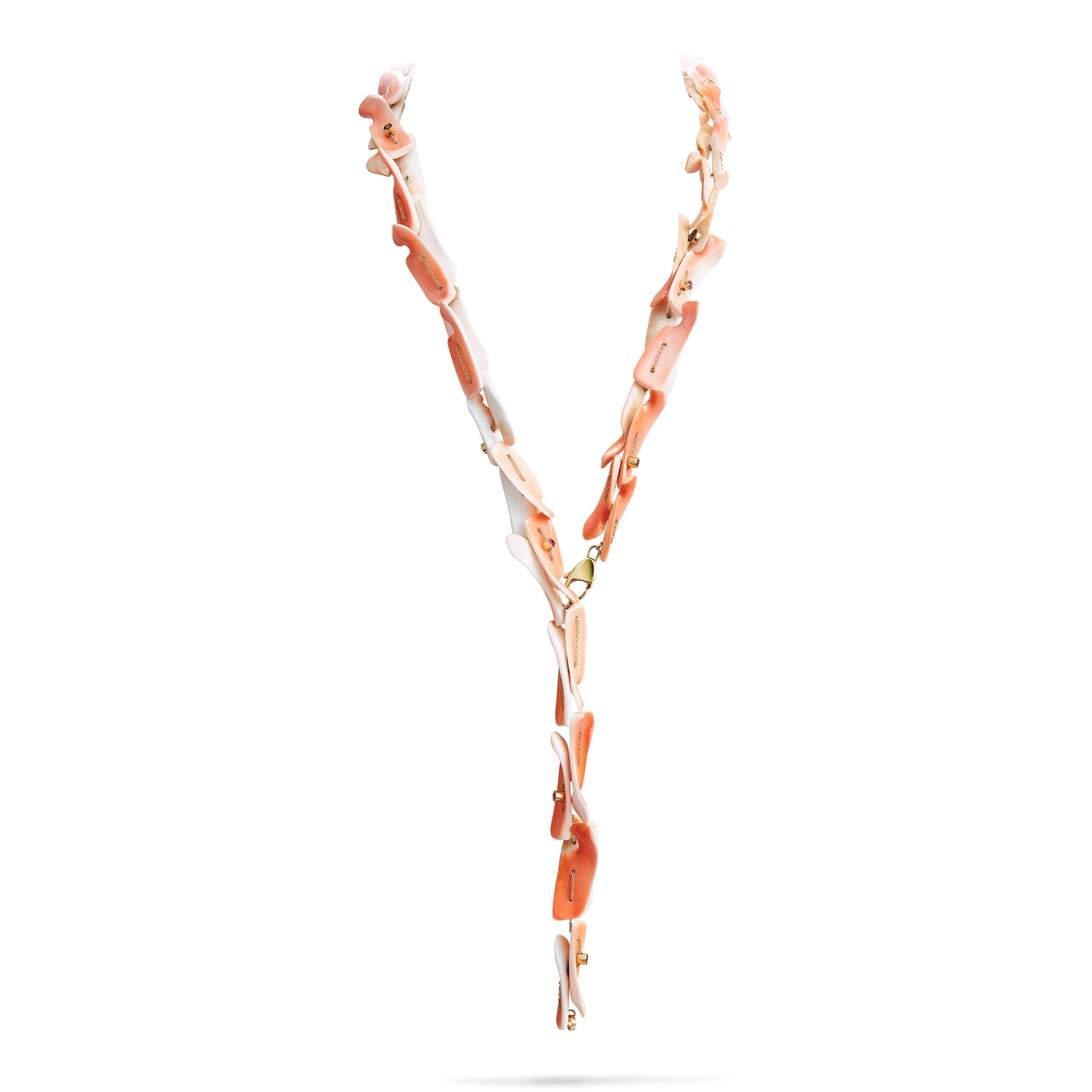 Nathalie Jean Collar Contemporáneo de Oro Amarillo Rubí de 1,3 Quilates con Cadena de Concha en Gota en Nuevo estado para la venta en Milan, Lombardia
