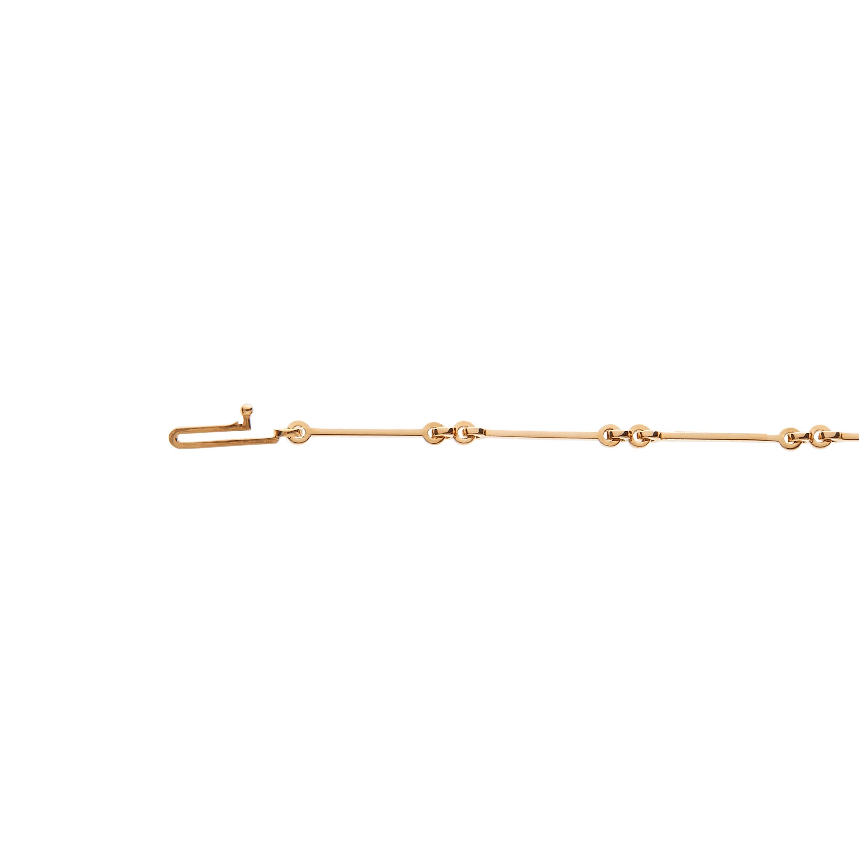 Made by hand in the Milanese atelier of Nathalie Jean, the contemporary limited edition Hoi An Link Bracelet is a graceful composition of small double connecting rings and bar links in rosé gold, a warm, sophisticated color close to yellow gold.