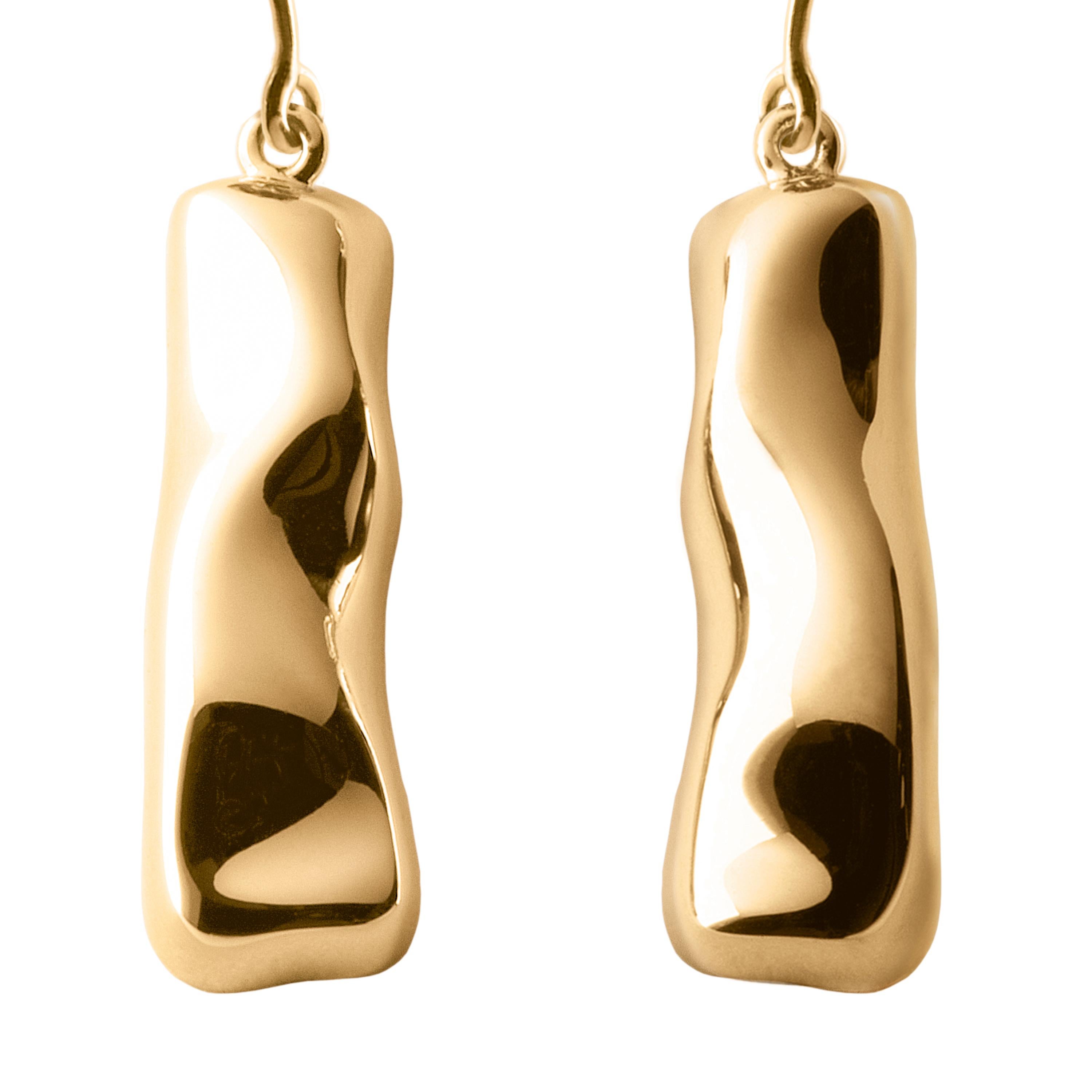 Made by hand in Nathalie Jean's Milan atelier in limited edition, the Mercure contemporary drop dangle Earrings are in 18 karat rosé gold, a warm, sophisticated color close to yellow gold. Small, delicate, ebbing sculptures with seemingly random