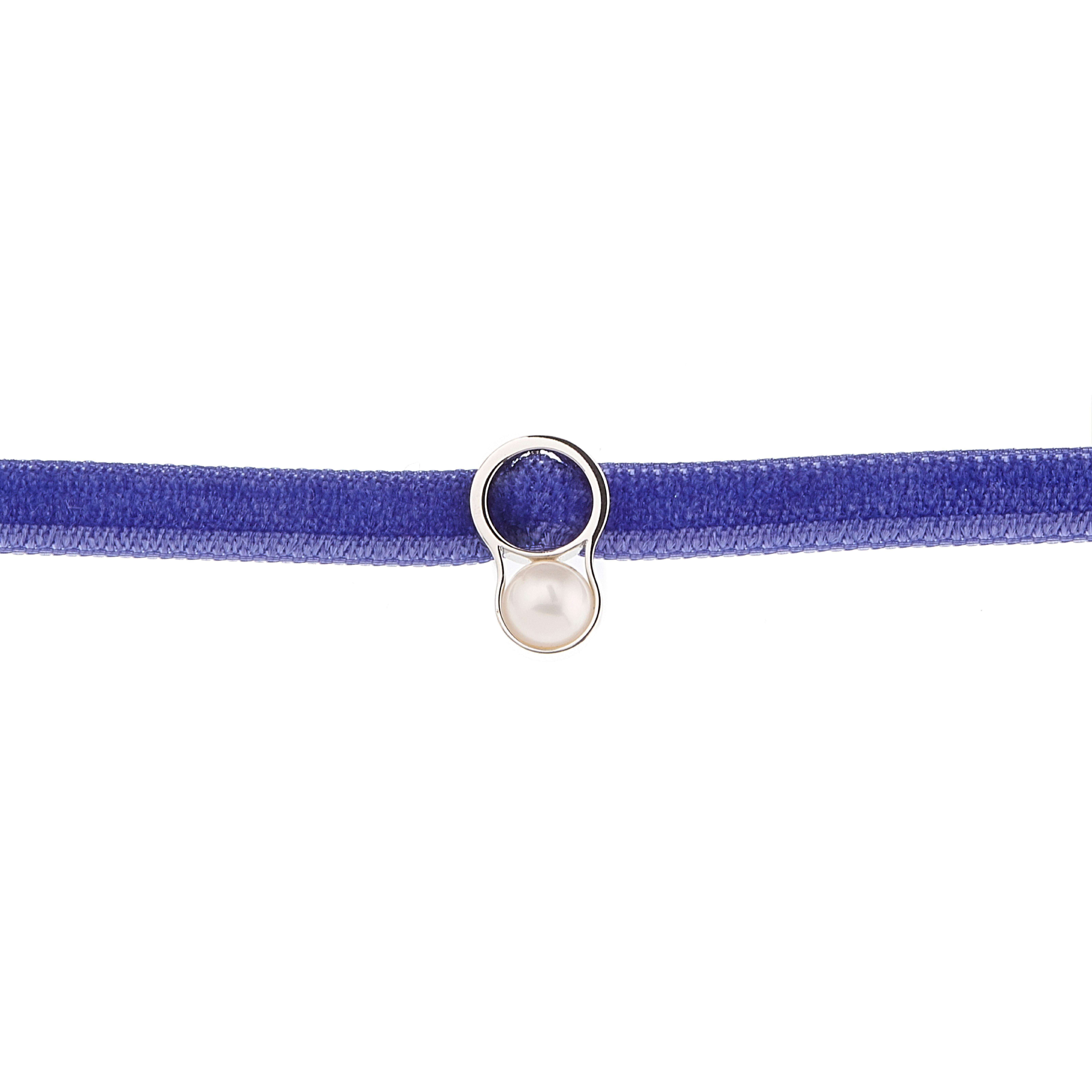 Women's or Men's Nathalie Jean Contemporary Cultured Pearl 18 Karat White Gold Velvet Bracelet For Sale