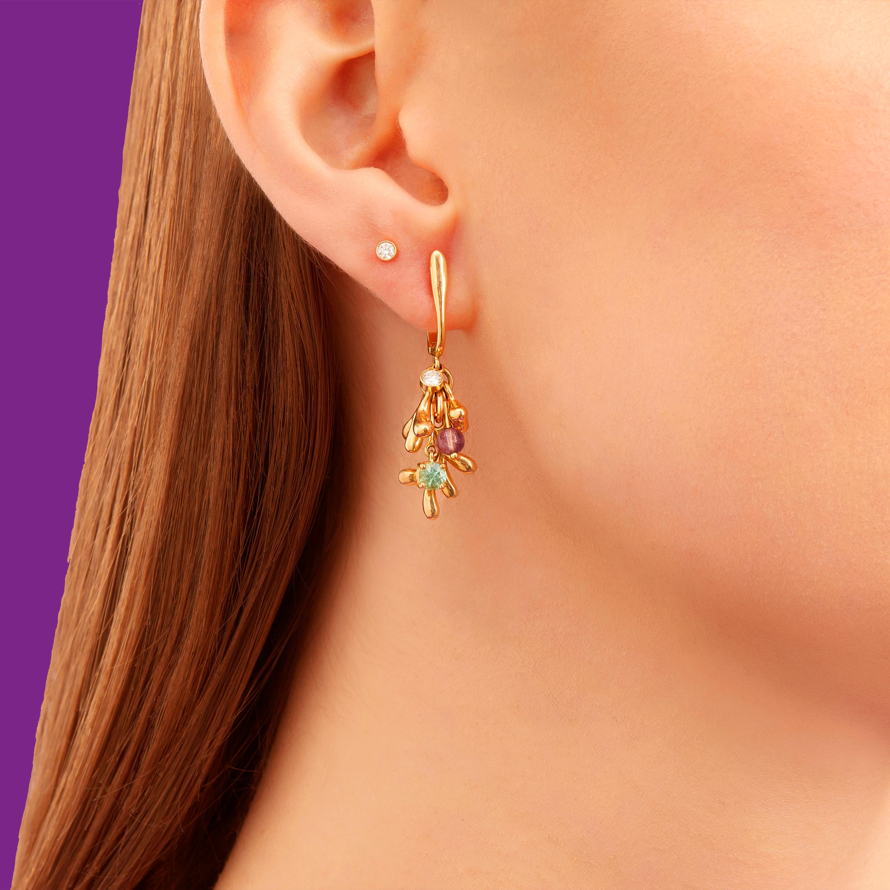 Springing forth from a lush magical wilderness are the JungleRemix pendant drop earrings with their clusters of gold leaves with well-rounded tips jingling and jangling to mimic the swaying movements of exotic flora in the heart of the rainforest.