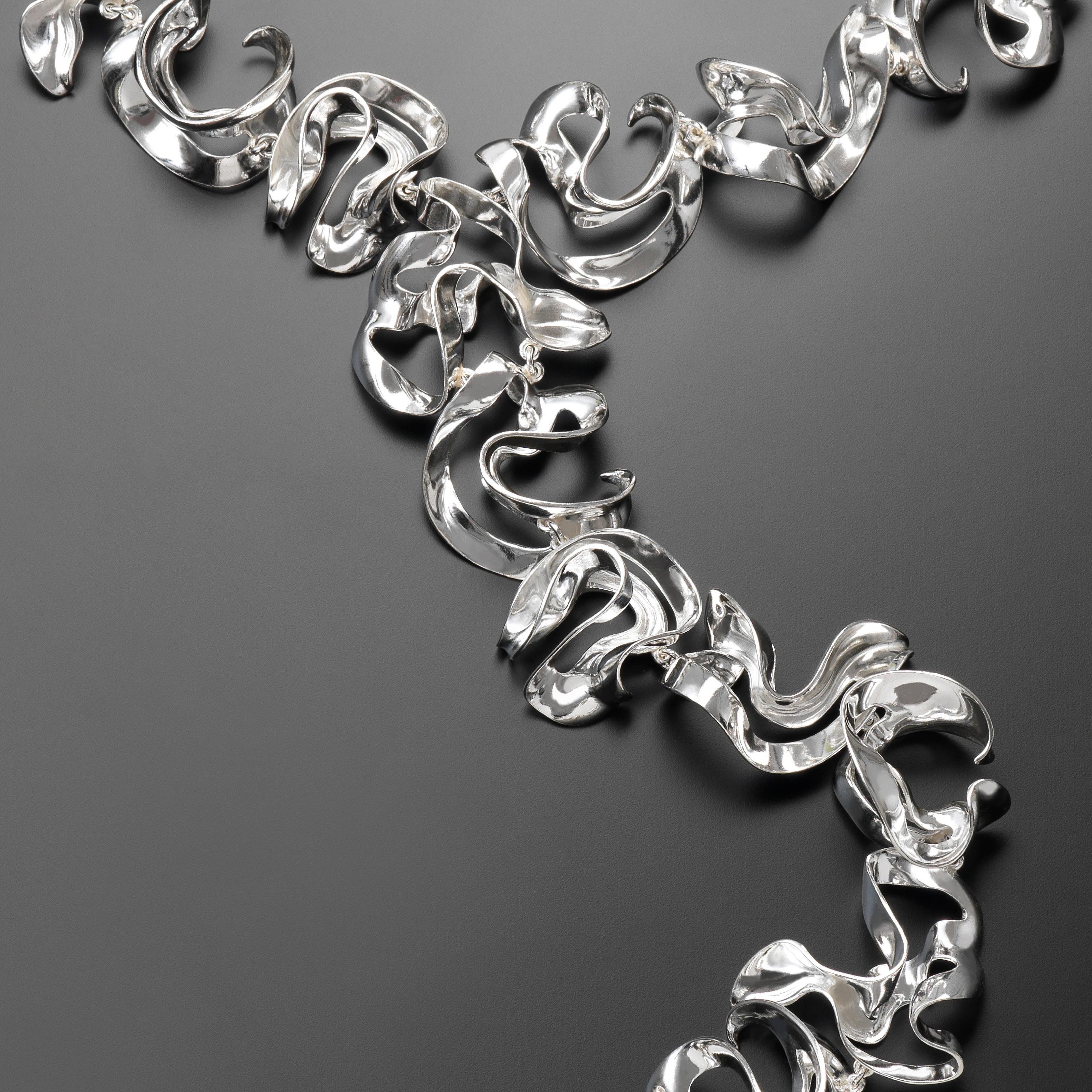 Nathalie Jean Contemporary Freshwater Pearl Sterling Silver Silk Drop Necklace In New Condition For Sale In Milan, Lombardia
