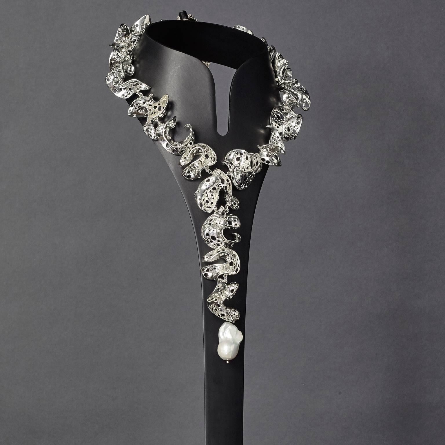 Nathalie Jean Contemporary Freshwater Pearl Sterling Silver Silk Drop Necklace In New Condition For Sale In Milan, Lombardia