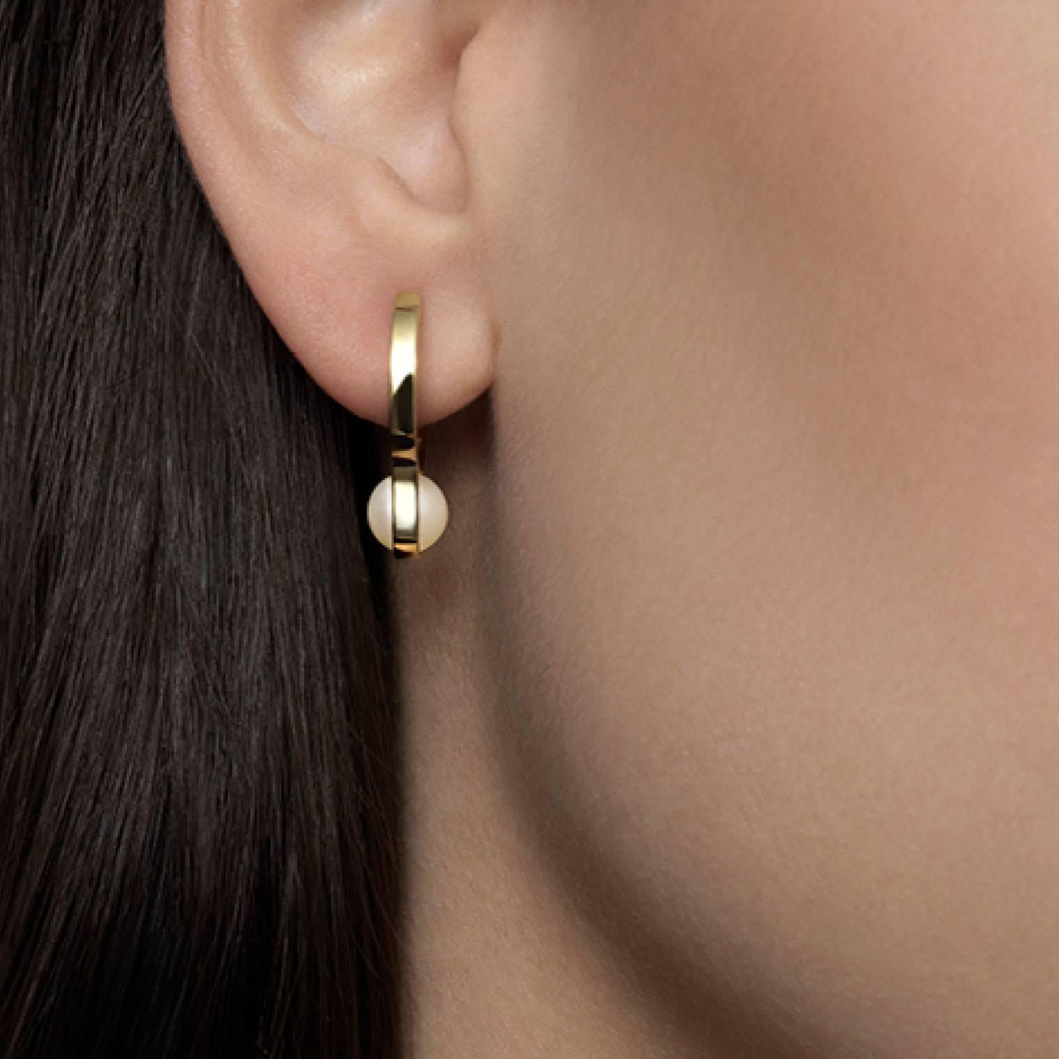 Non taillé Nathalie Jean - Boucles d'oreilles contemporaines en or jaune 18 carats avec perles en vente