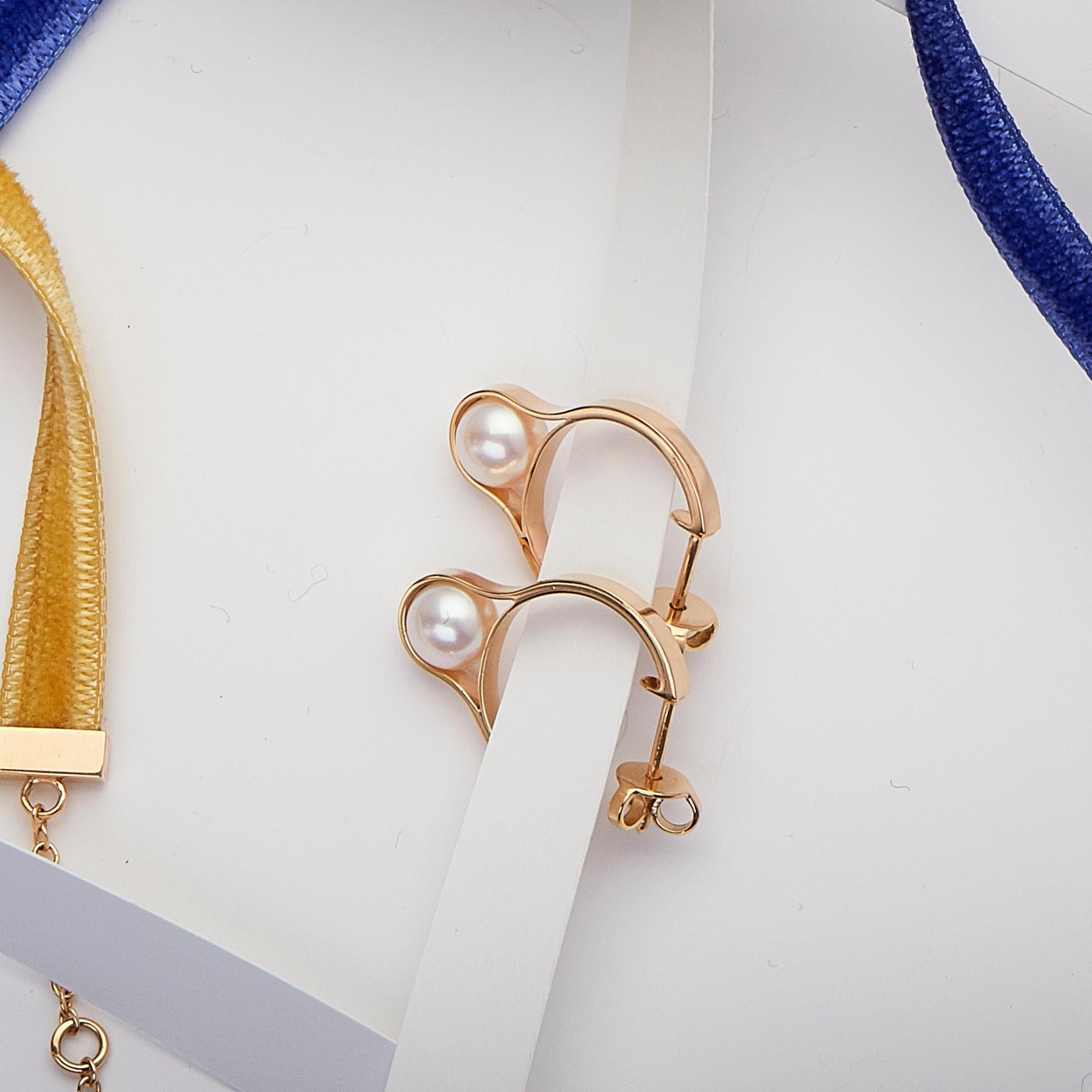 Nathalie Jean Boucles d'oreilles créoles contemporaines en or jaune 18 carats et perles Neuf - En vente à Milan, Lombardia