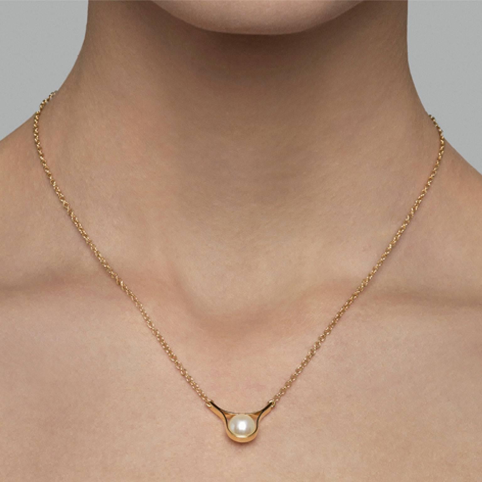 Bead Nathalie Jean Contemporary Pearl 18k Yellow Gold Pendant Drop Chain Necklace For Sale