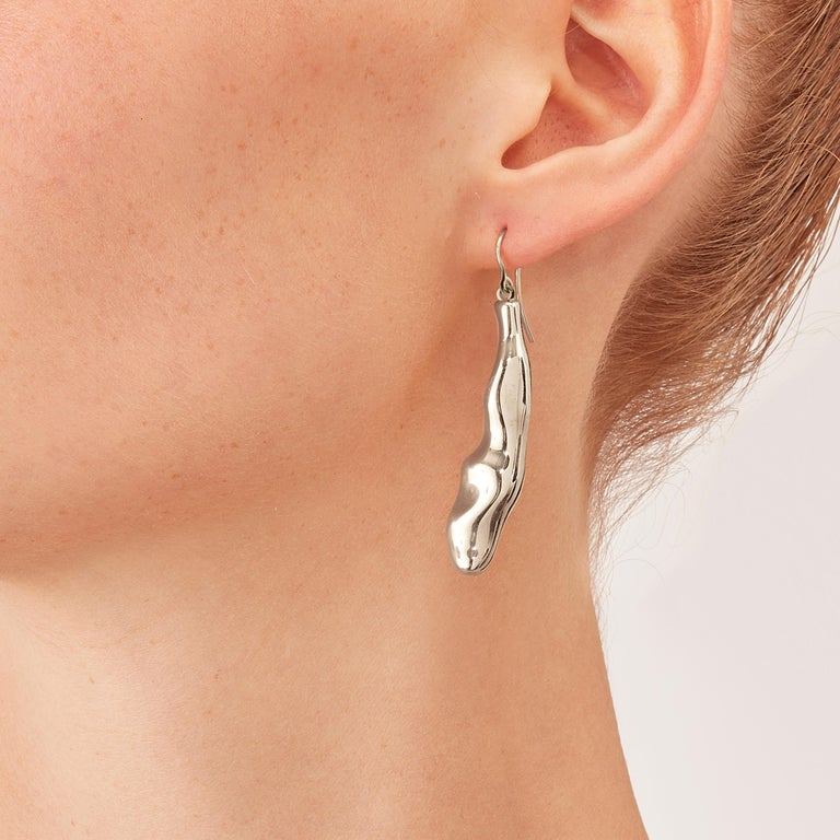 Nathalie Jean Contemporary Rhodium Plated Silver Drop Dangle Sculpture Earrings In New Condition For Sale In Milan, Lombardia
