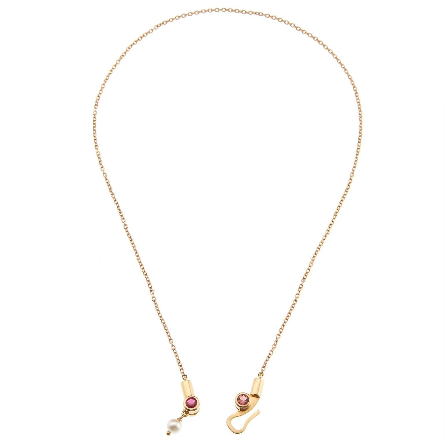 Taille ronde Nathalie Jean Contemporary Ruby Tourmaline Pearl Gold Pendant Drop Necklace en vente