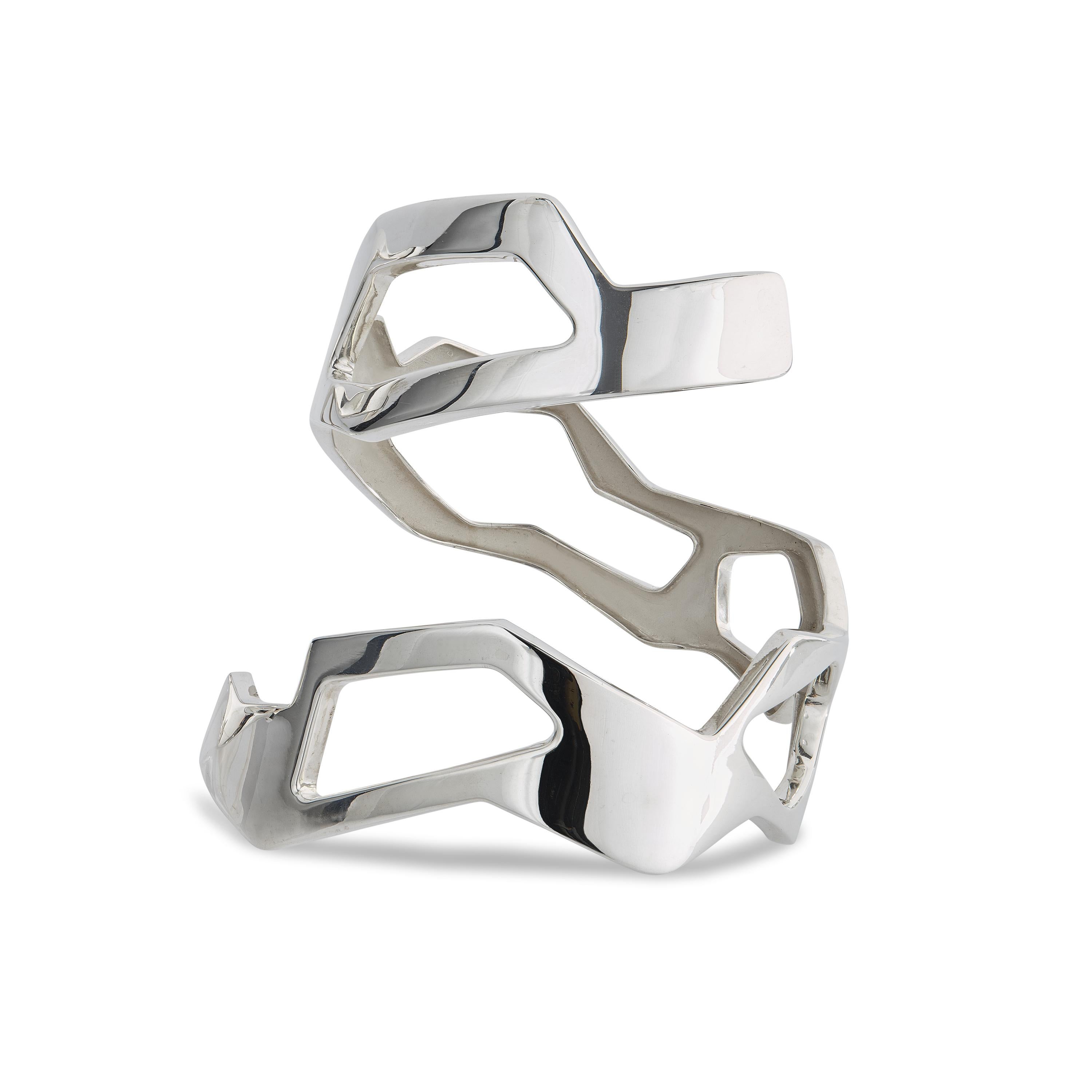 The infinitely varied and naturally beautiful configurations of drifting ice floes inspire the angular shapes of the Borealis Wide Cuff. Composed of light hollow geometric volumes with rounded edges, this contemporary and timeless sterling silver
