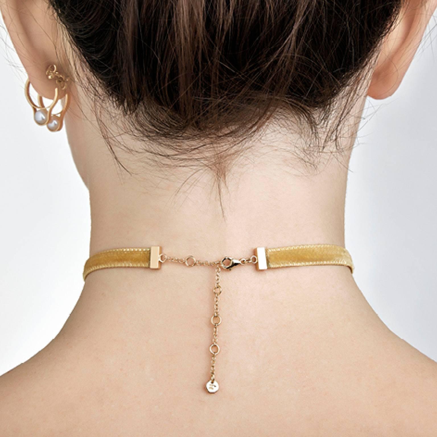 Nathalie Jean Contemporary Perle 18 Karat Gelbgold Samt Choker Halskette (Zeitgenössisch) im Angebot