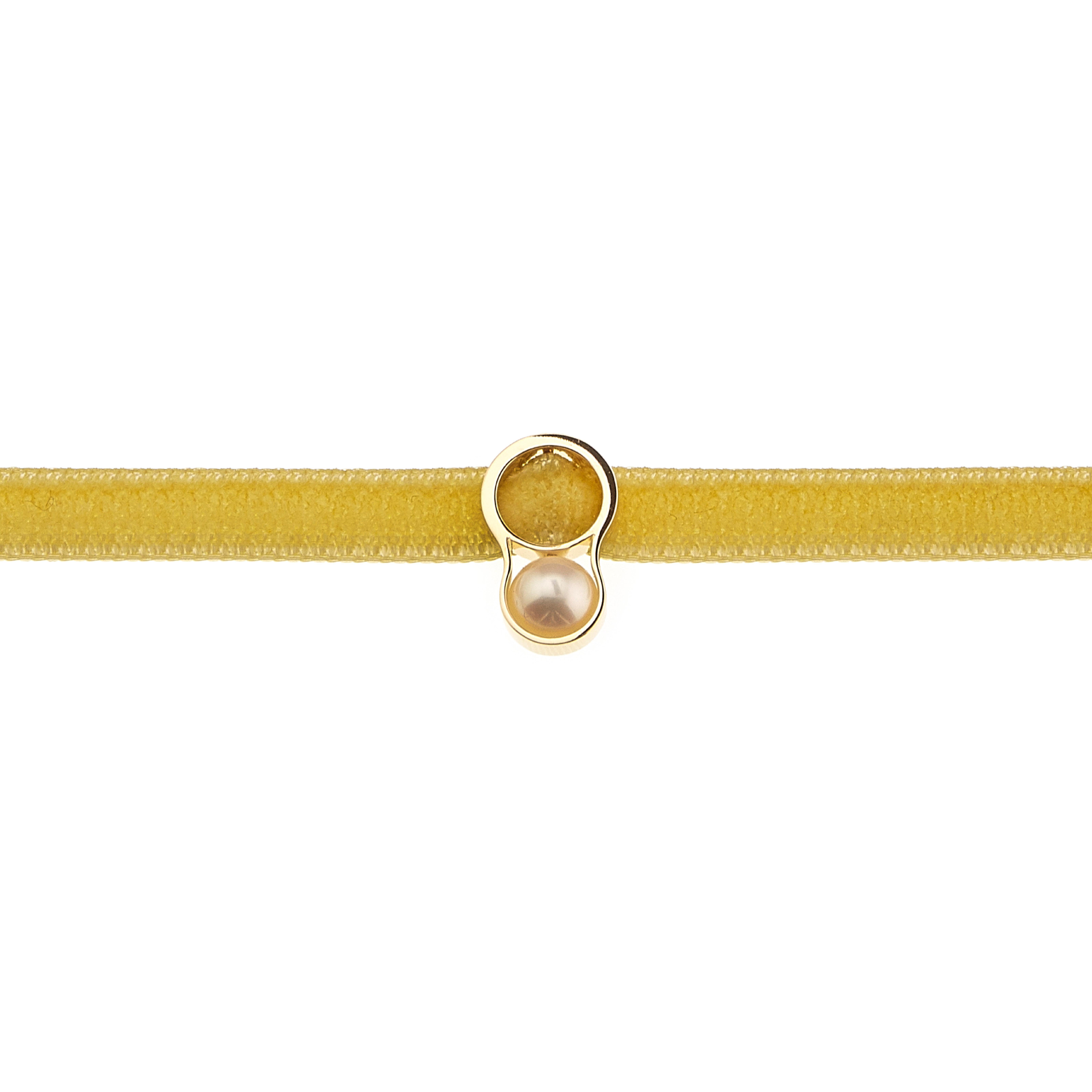 Nathalie Jean Japanese Cultured Pearl 18 Karat Yellow Gold Velvet Cuff Bracelet In New Condition For Sale In Milan, Lombardia