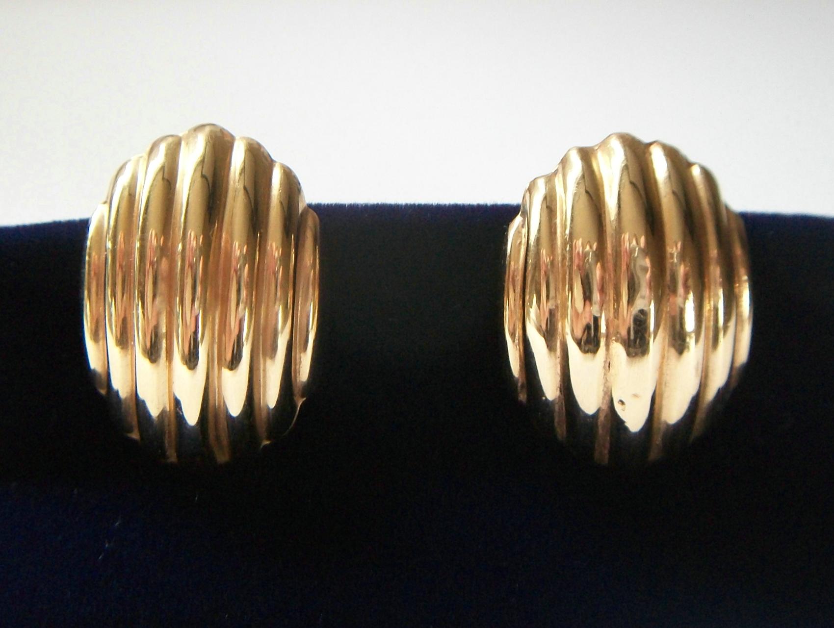 Retro 14k Gold Button Earrings, U.S.A., circa 1950's For Sale 4