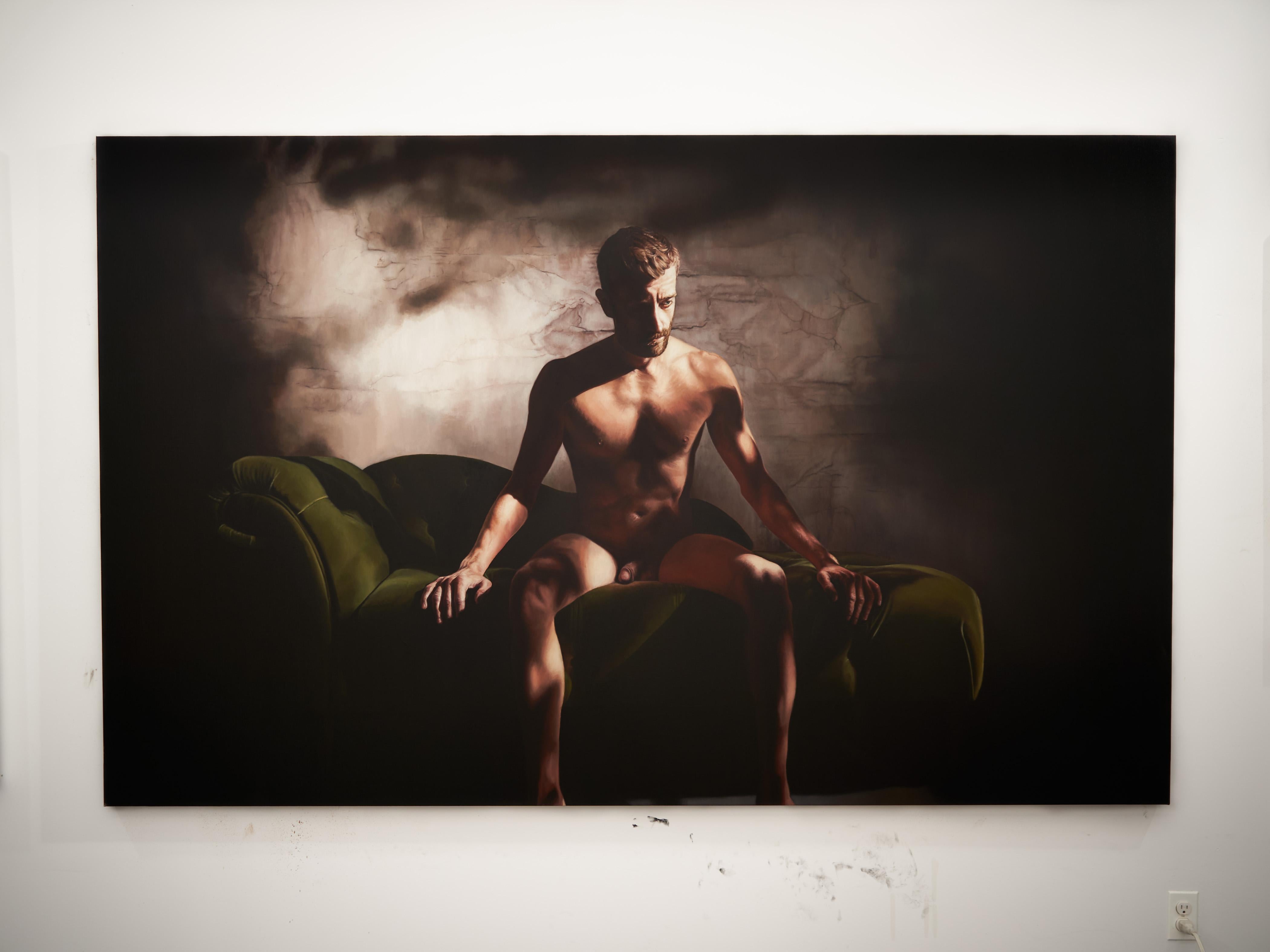 Threshold - Quadro di grandi dimensioni raffigurante un uomo nudo seduto su una chaise longue verde in vendita 3