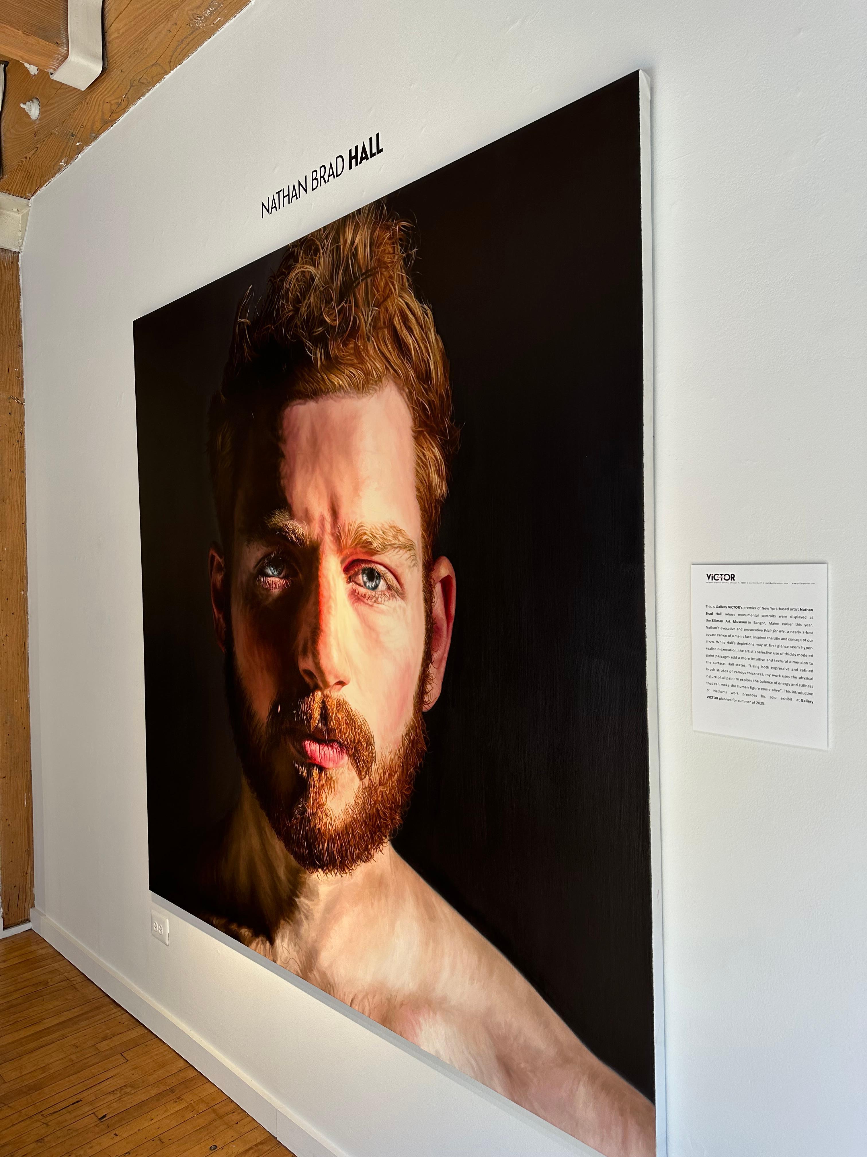 Aspettami, ritratto in grande scala, uomo con occhi azzurri penetranti, olio su lino - Figurative Painting Nero di Nathan Brad Hall