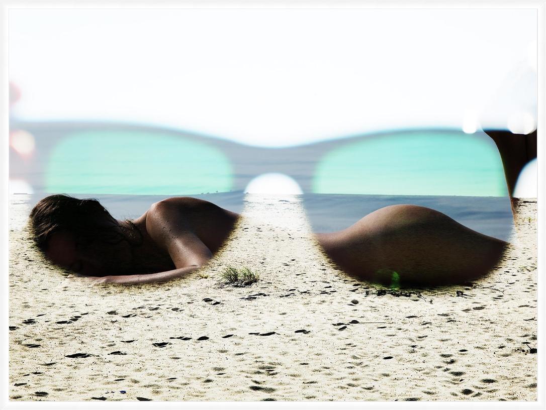 Beach Bum - Photograph de Nathan Coe