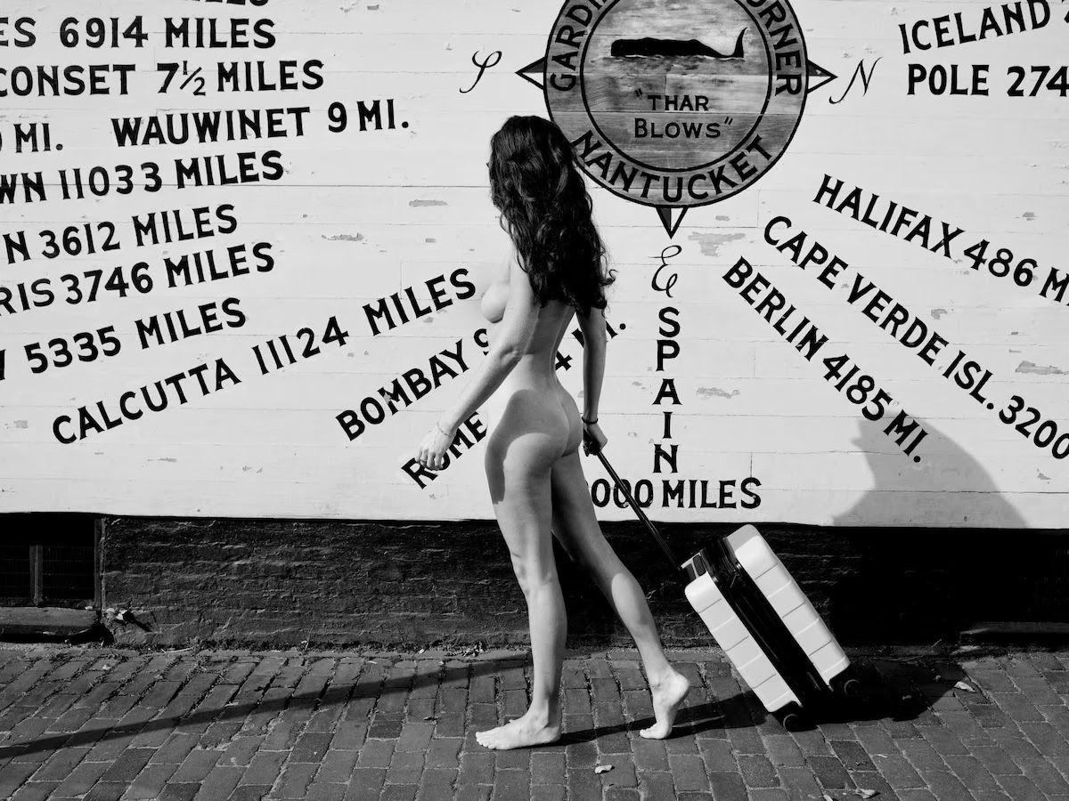 Nude Photograph Nathan Coe - Elle s'en va