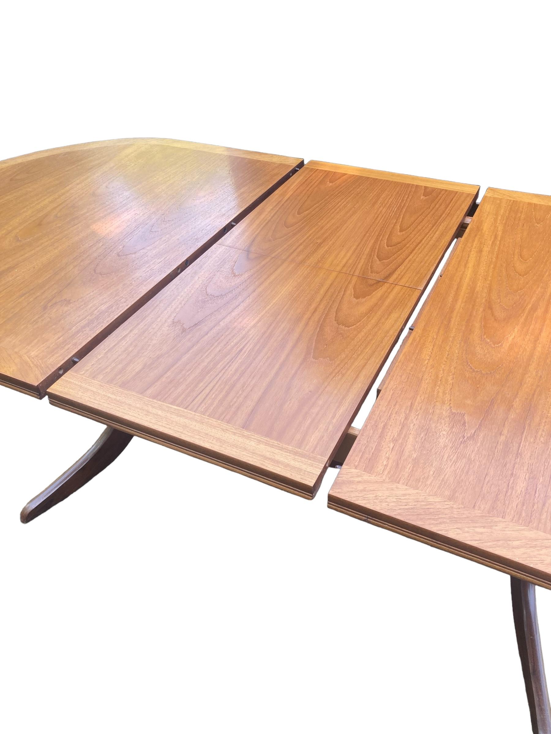 Nathan Extendable Teak Mid Century Dining Table In Good Condition For Sale In Bishop's Stortford, GB