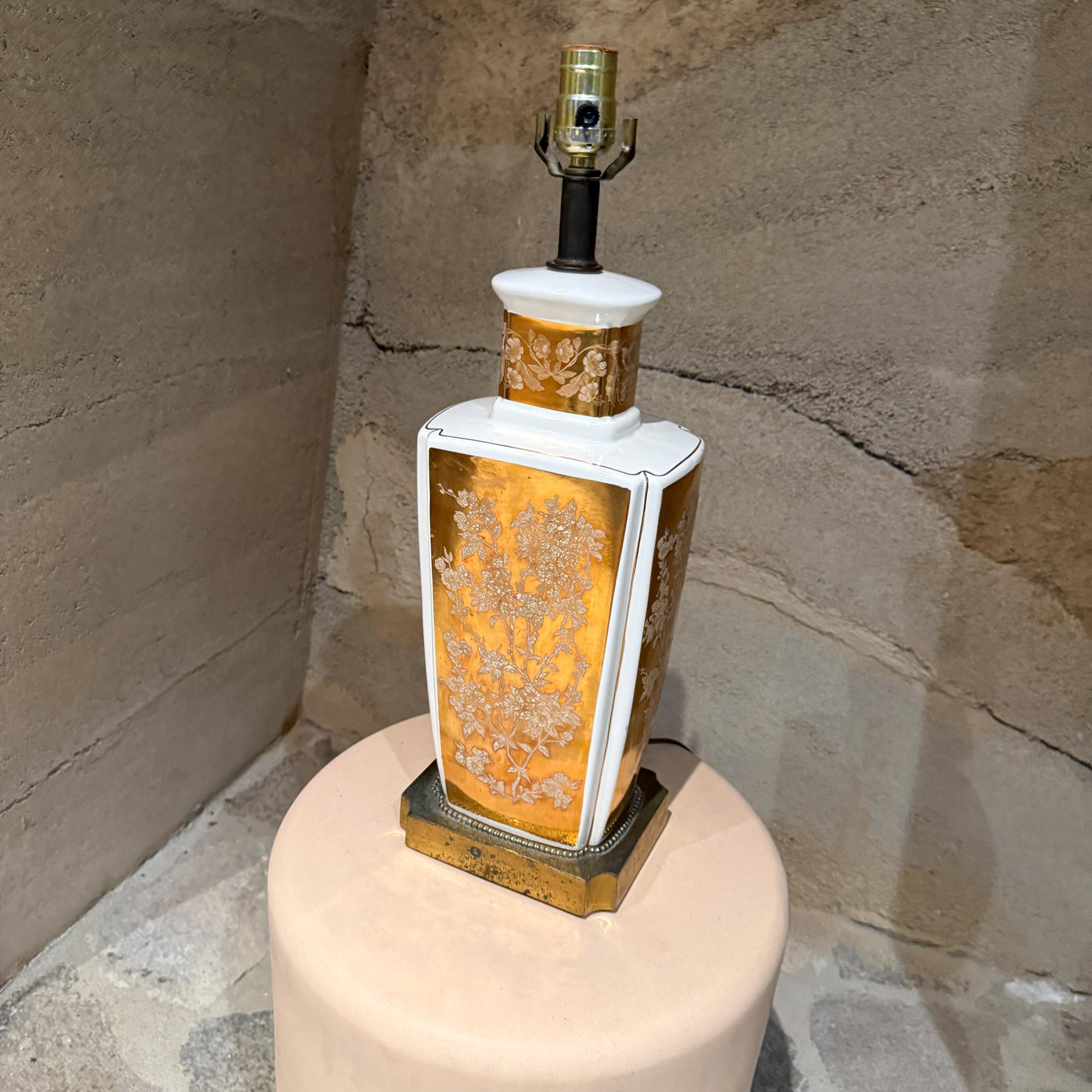 For your consideration, a vintage Nathan Lagin Table Lamp Ceramic Neoclassical Revival.

Dimensions: 
Lamp: 30