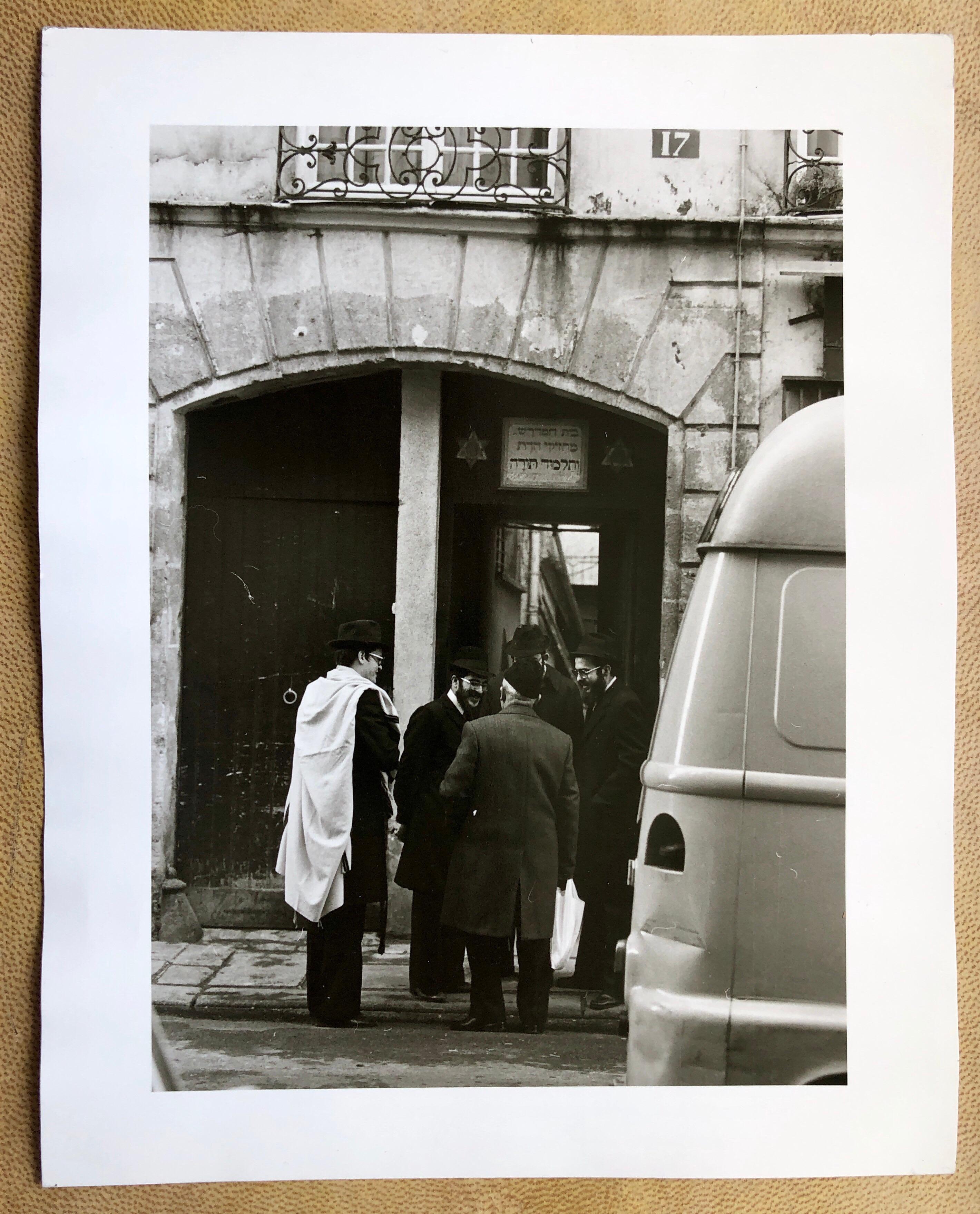  17 Rue des Rosiers Paris, France.
A small Shul in the old Jewish quarter of Paris (the Pletzel), known as the ‘Zibetzin’, located at 17 Rue De Rosiers, The Lubavitcher Rebbe was known to have frequented the ‘Zibetzin’ Shul for learning and Davening
