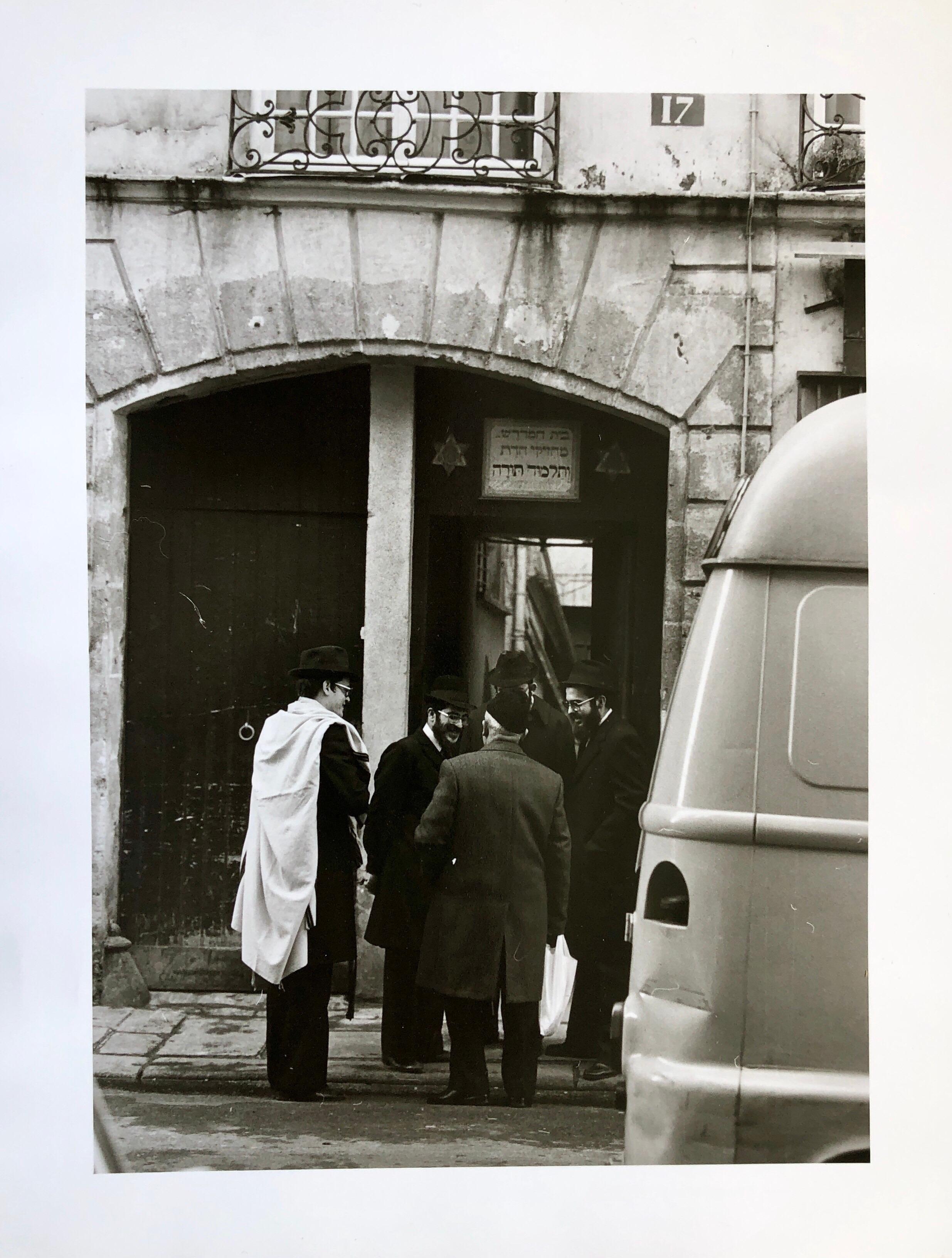 Photographie vintage en gélatine argentique signée Chabad Shul Pletzl Paris Judaica