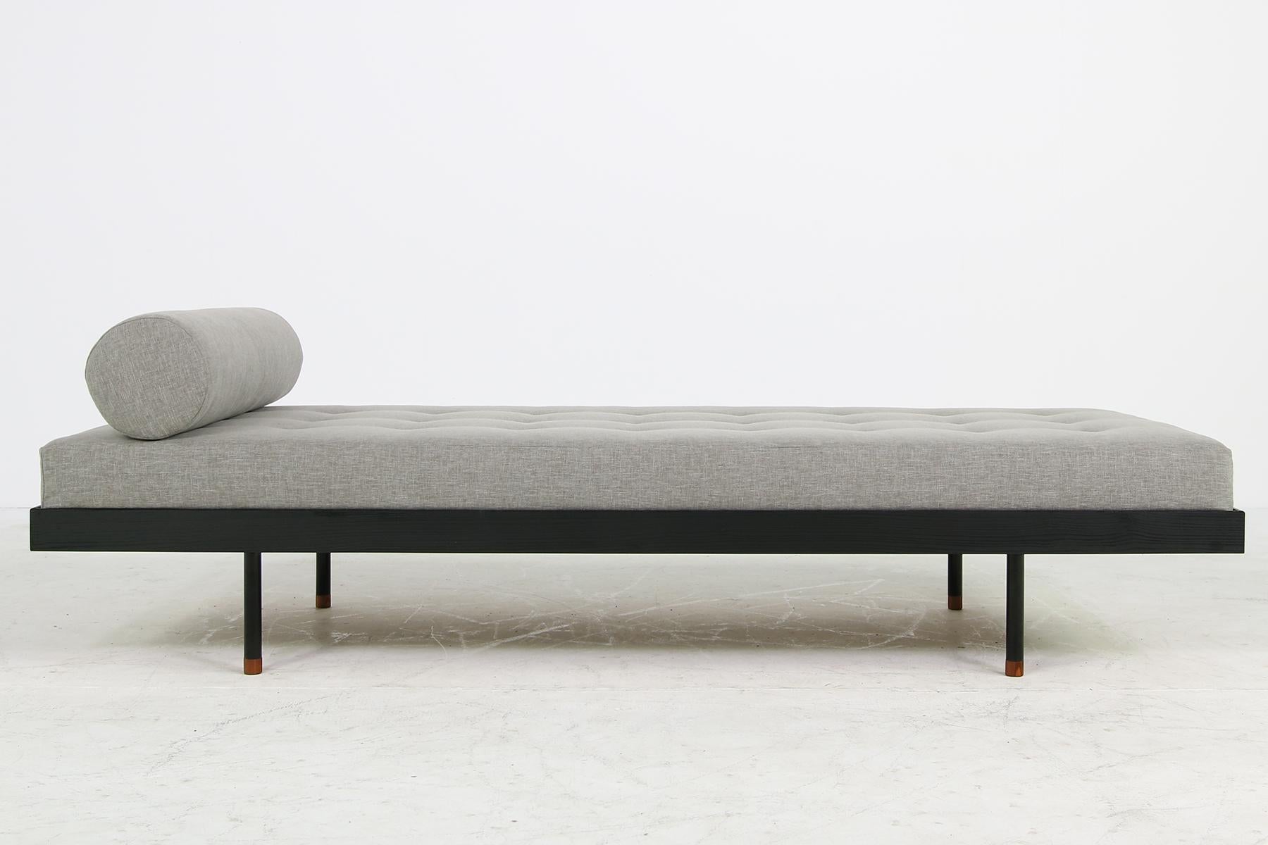 Beautiful Nathan Lindberg Siberian larch wood (larix sibirica) daybed, black matte finish, all done in solid wood, metal base, Minimalist design, high density foam mattress, covered with high quality grey linen fabric, tufted - matching high quality