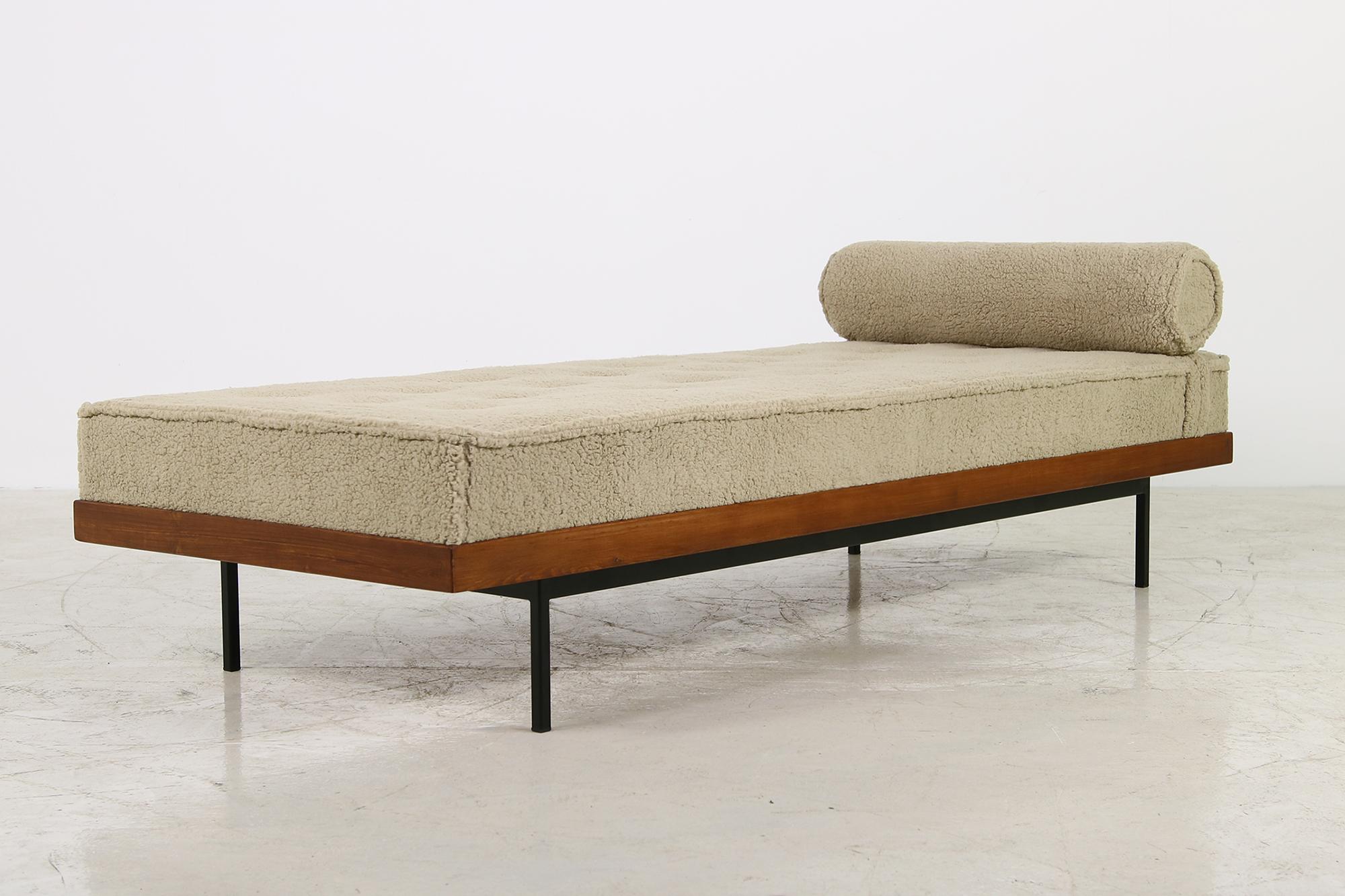 German Nathan Lindberg Daybed Mod. 31 Larch Wood, Teak, Tufted, Teddy Fur and Leather